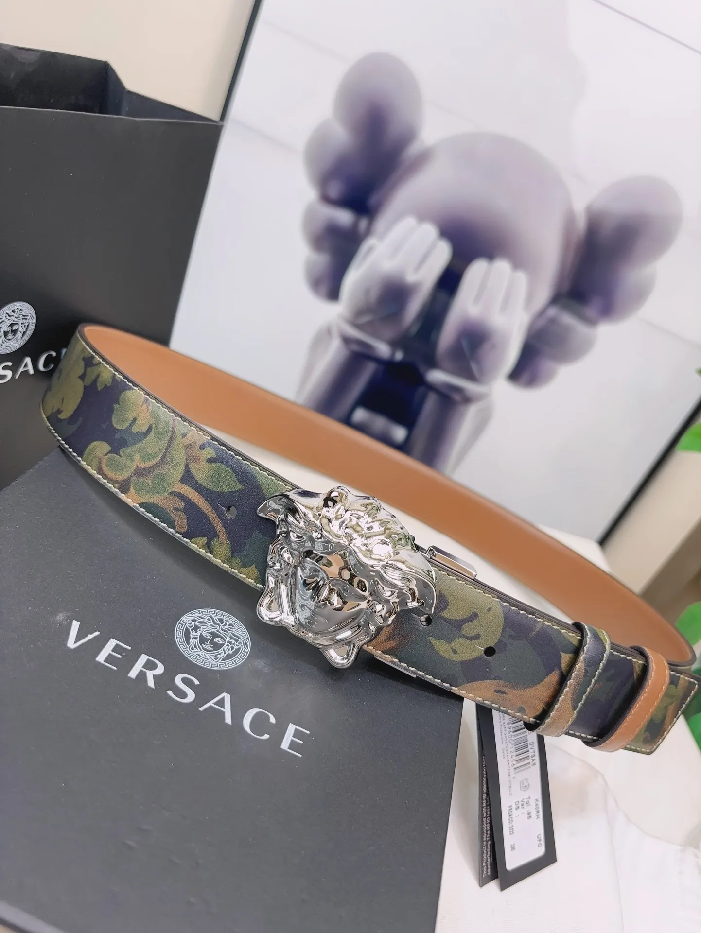 💰520💰Full package💰 💍Purchase grade Versace versace⚡️🌹Bold and flexible at the same time, this soft belt enriches the statement with a three-dimensional Medusa buckle. The reversible design has a solid color and a printed side - featuring the new Barocco flage pattern 4.0cm wide
