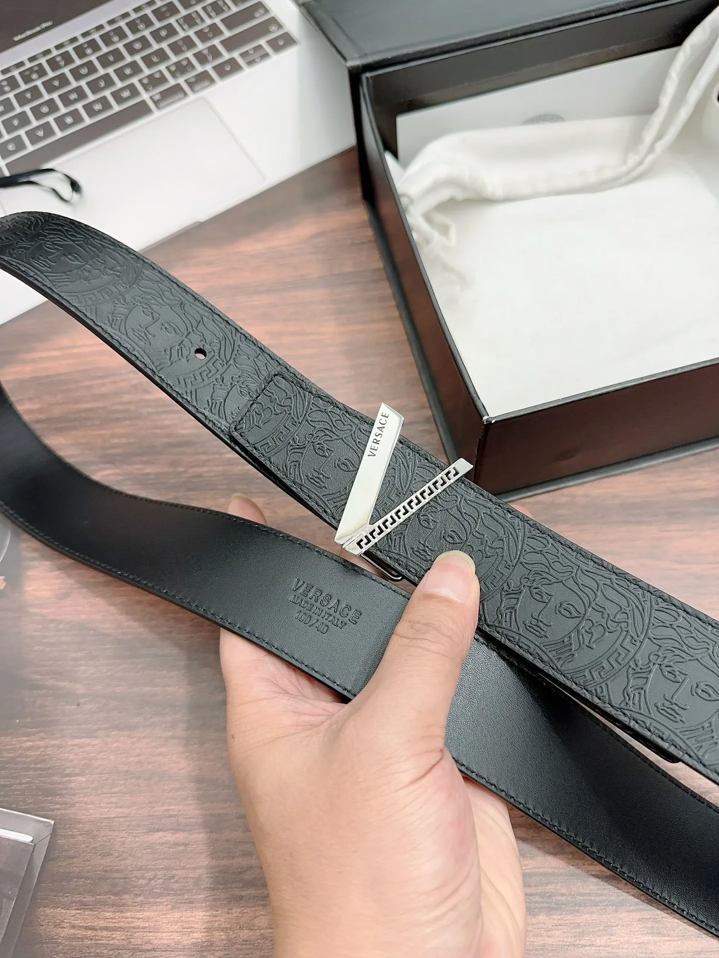 💰520💰Full set of packaging💰 💍Purchase grade Versace 4CM wide imported heat-embossed textured first-layer cowhide with special leather sole