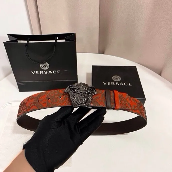 💰480💰Full package💰 💍Purchase level Versace⚡️🌹New style double-sided cow leather belt, one side is decorated with laser Barocco pattern, the other side is solid color, equipped with three-dimensional La Medusa double-sided buckle⚡️🌹Width 4.0cm