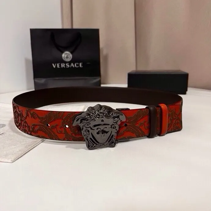 💰480💰Full package💰 💍Purchase level Versace⚡️🌹New style double-sided cow leather belt, one side is decorated with laser Barocco pattern, the other side is solid color, equipped with three-dimensional La Medusa double-sided buckle⚡️🌹Width 4.0cm