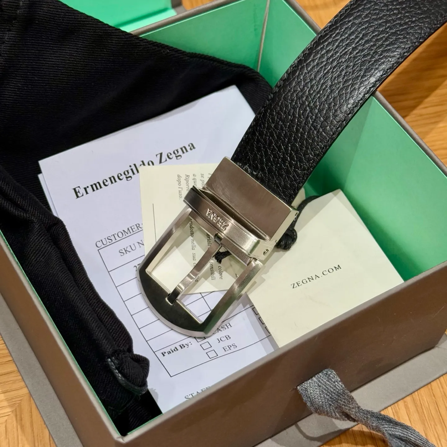 💰480💰Full package💰 💍Purchasing agent Zegna ⚡️🌹New men's 🚹Double-sided belt This is made of imported cowhide material 316 fine buckle⚡️🌹Seikoly crafted, unique design process, soft to the touch, can be cut, can be paired with suits and jeans👖⚡️🌹Width 3.5cm