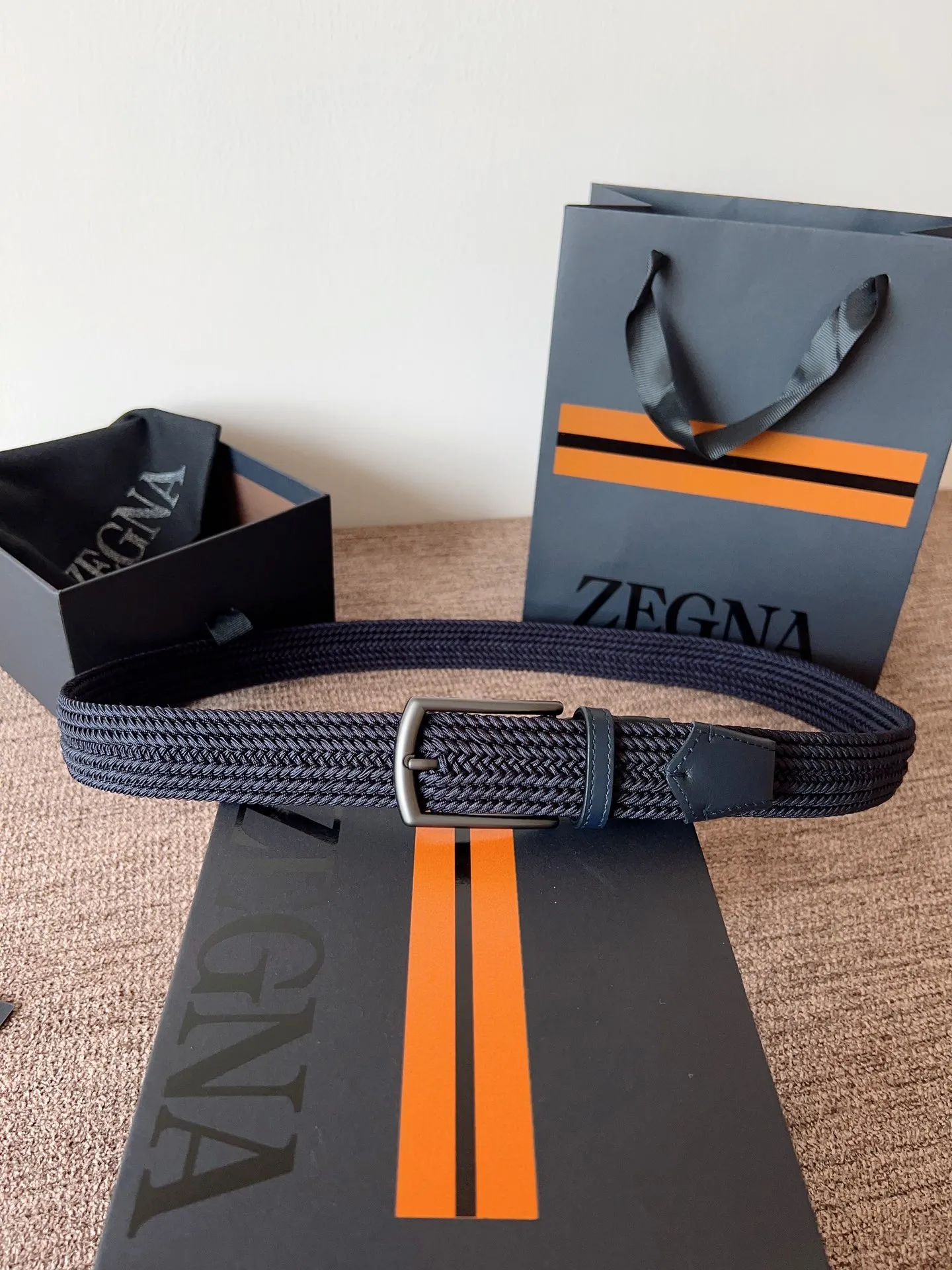💰560💰Full package💰 💍Purchasing agent Zegna⚡️🌹25 spring and summer new men's woven belt! Original rayon and linen weaving, with up to 25 individual strands of high-elastic elastic inside, and a soft, silky outer layer that feels just like silk webbing. Its elasticity and breathability are several levels higher than ordinary cotton webbing. It’s the first choice for refreshing summer wear!