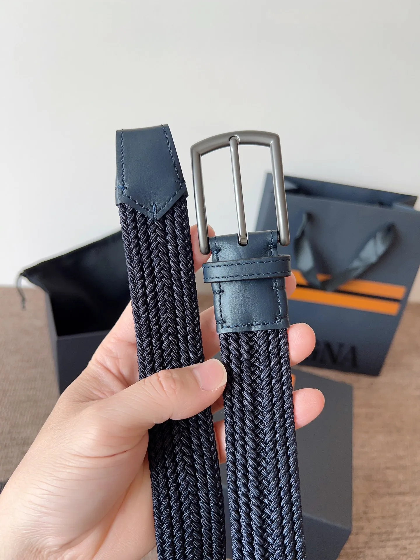💰560💰Full package💰 💍Purchasing agent Zegna⚡️🌹25 spring and summer new men's woven belt! Original rayon and linen weaving, with up to 25 individual strands of high-elastic elastic inside, and a soft, silky outer layer that feels just like silk webbing. Its elasticity and breathability are several levels higher than ordinary cotton webbing. It’s the first choice for refreshing summer wear!