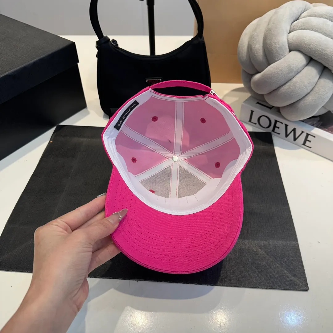 P56 BALENCIAGA Balenciaga's new embroidered logo baseball cap, cool colors, different styles for men and women, the first batch will be shipped first! A must-buy for Paris fans!