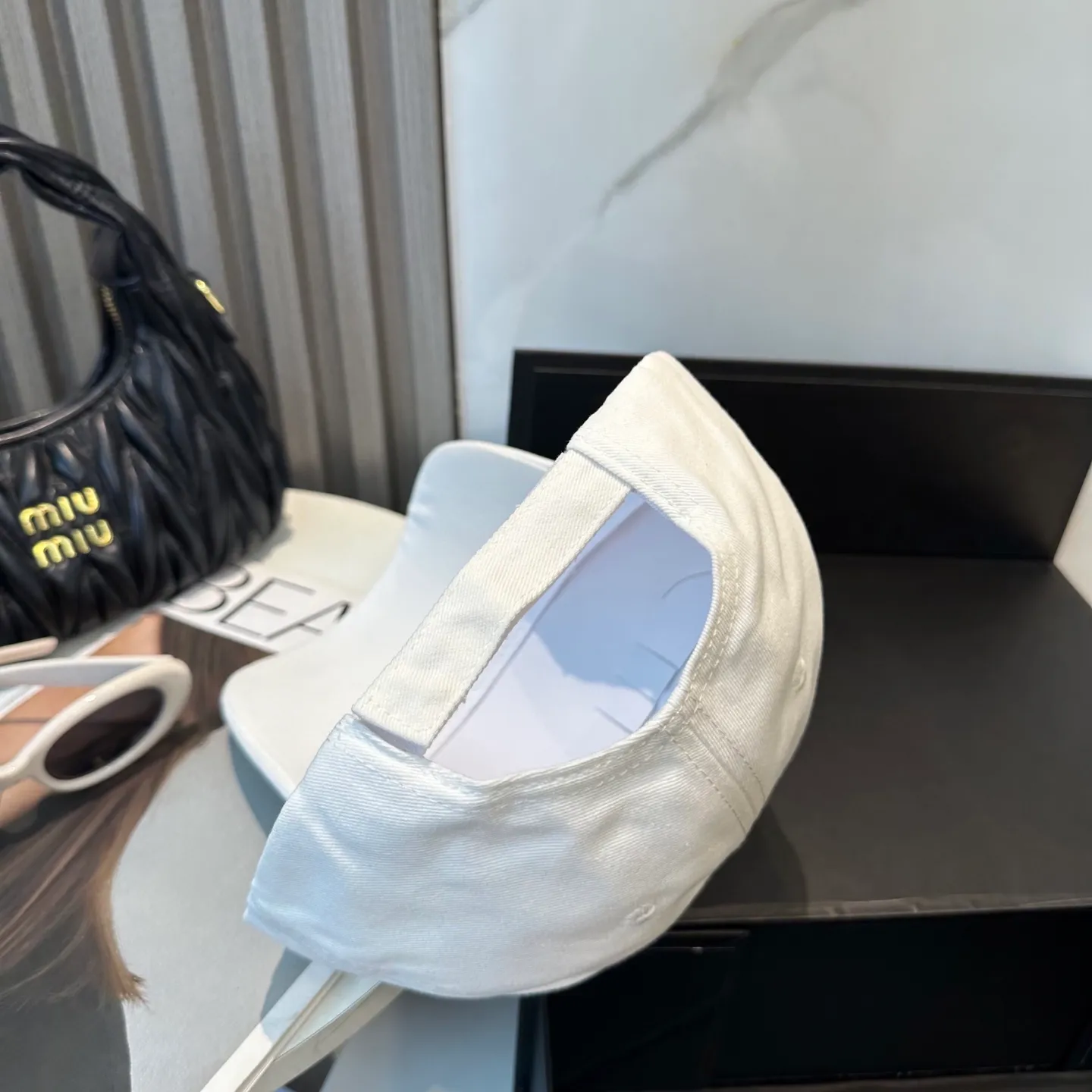 P66 Balencia*a Balenciaga's new baseball cap, ready for delivery in seconds 🧢Simple, fashionable, super invincible and beautiful hat! Couple style! The advantages of the original product compared to other hats,