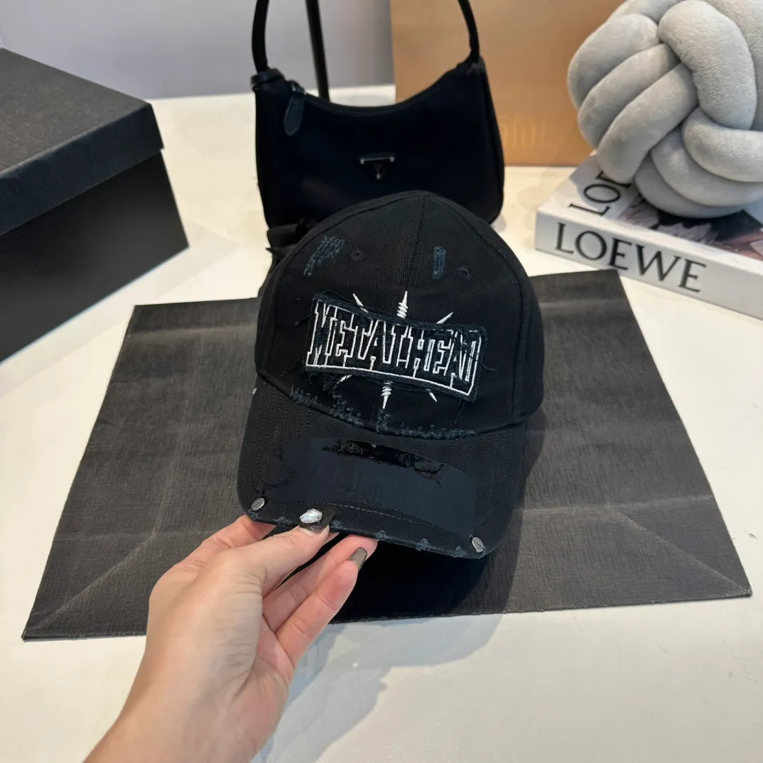 P60 Balenclaga new baseball cap, ready for delivery in seconds🧢Simple, fashionable, super invincible and beautiful hat! Couple style! Advantages of original items compared to other hats