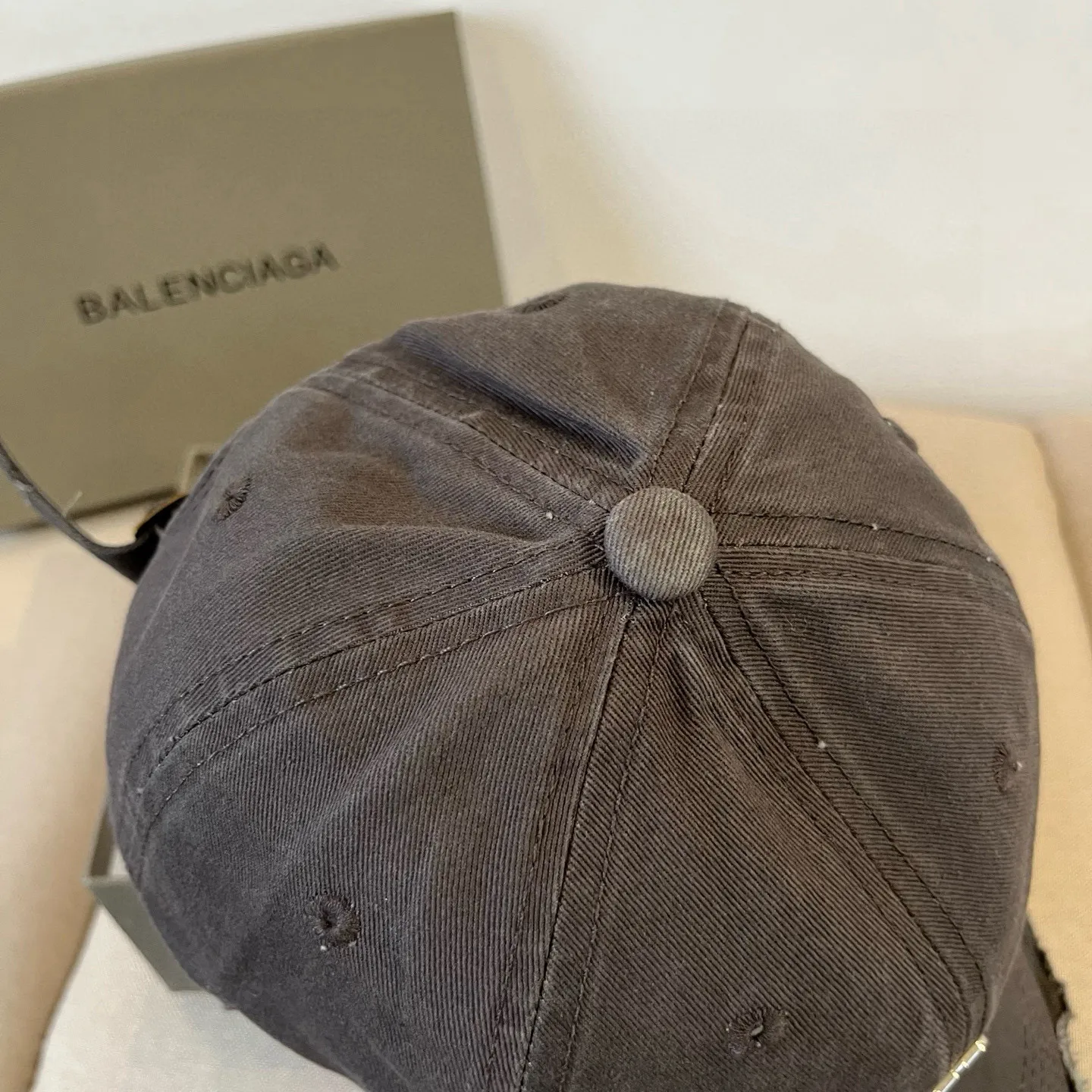 P60 BALENCIAGA new logo baseball cap, cool colors, different styles for men and women, the first batch will be shipped first! A must-buy for Paris fans!