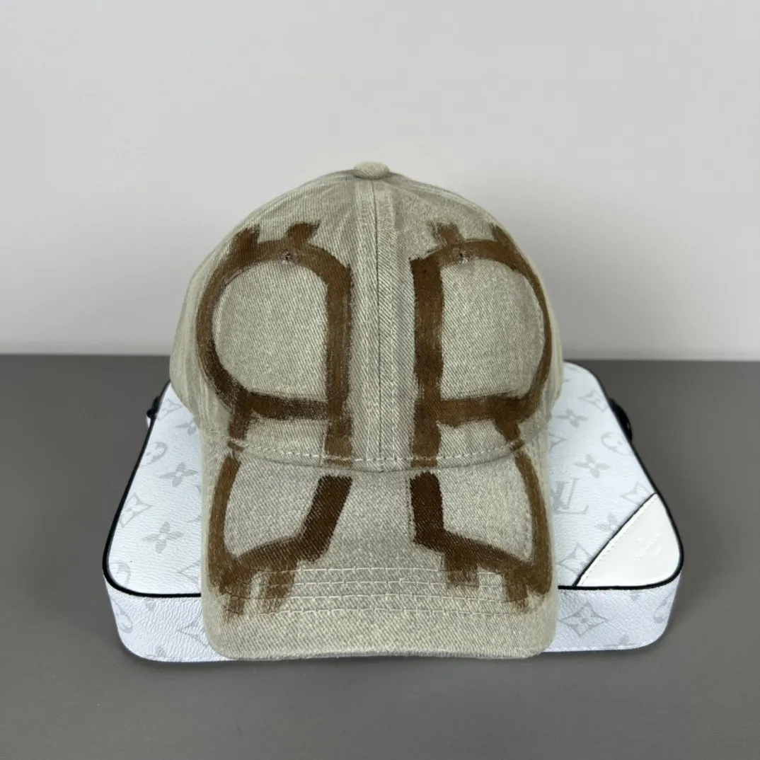P50 BALENCIAGA new embroidered logo baseball cap, cool colors, different styles for men and women, the first batch will be shipped first! A must-buy for Paris fans!