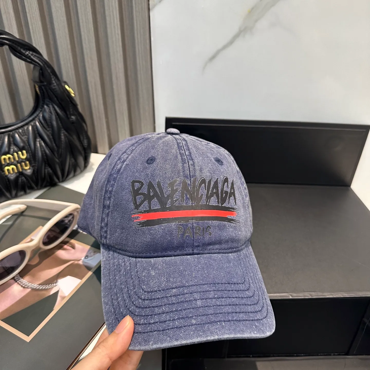 P60 new product Balencia*a Balenciaga new baseball cap ready for delivery in seconds🧢Simple, fashionable, super invincible and beautiful hat! Couple style!