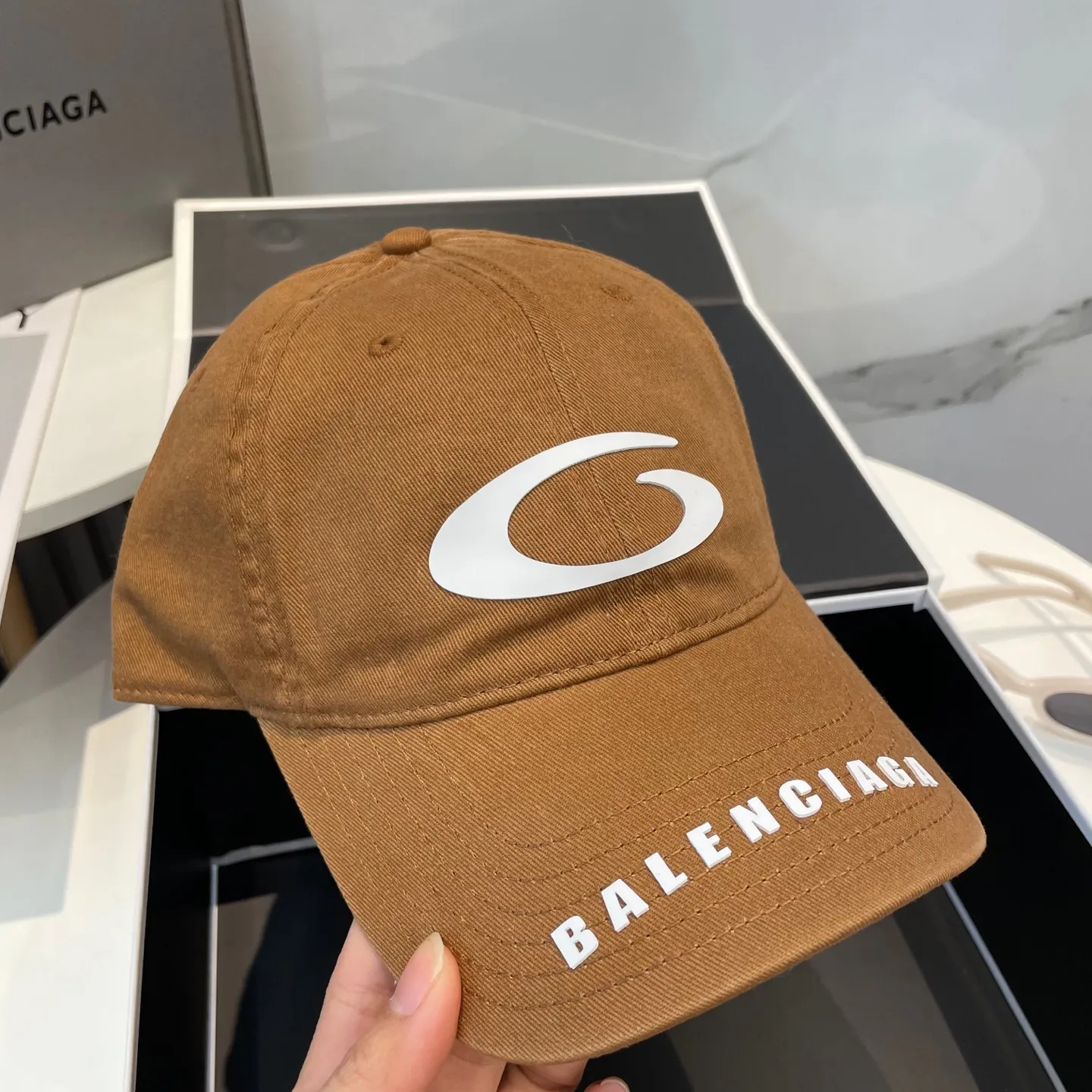 P60 BALENCIAGA 🆕Spring style new personalized baseball cap, high quality and excellent breathability, suitable for all seasons, high-value fashion item! Same style for men and women