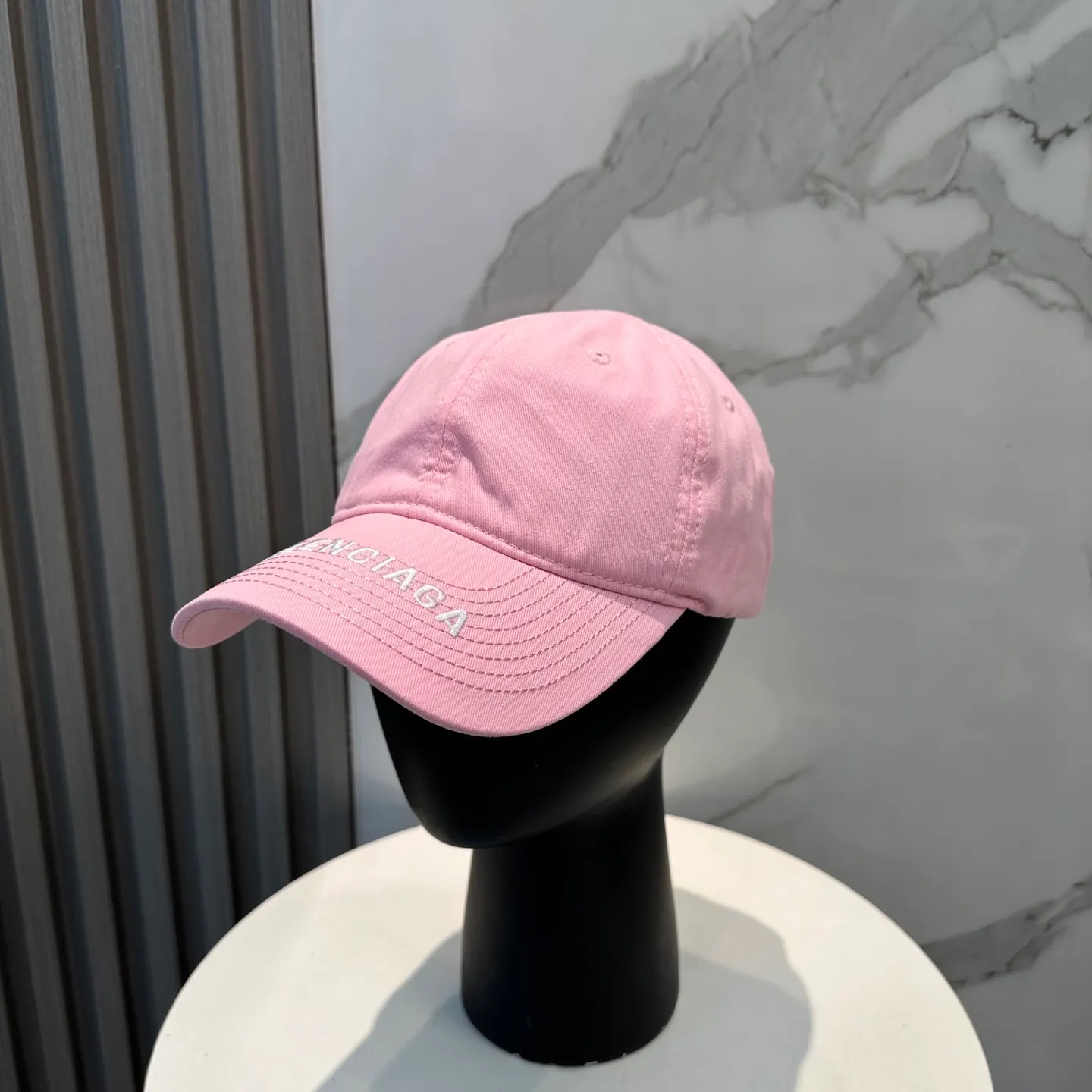P66 Balencia*a Balenciaga's new baseball cap, ready for delivery in seconds 🧢Simple, fashionable, super invincible and beautiful hat! Couple style! The advantages of the original product compared to other hats,