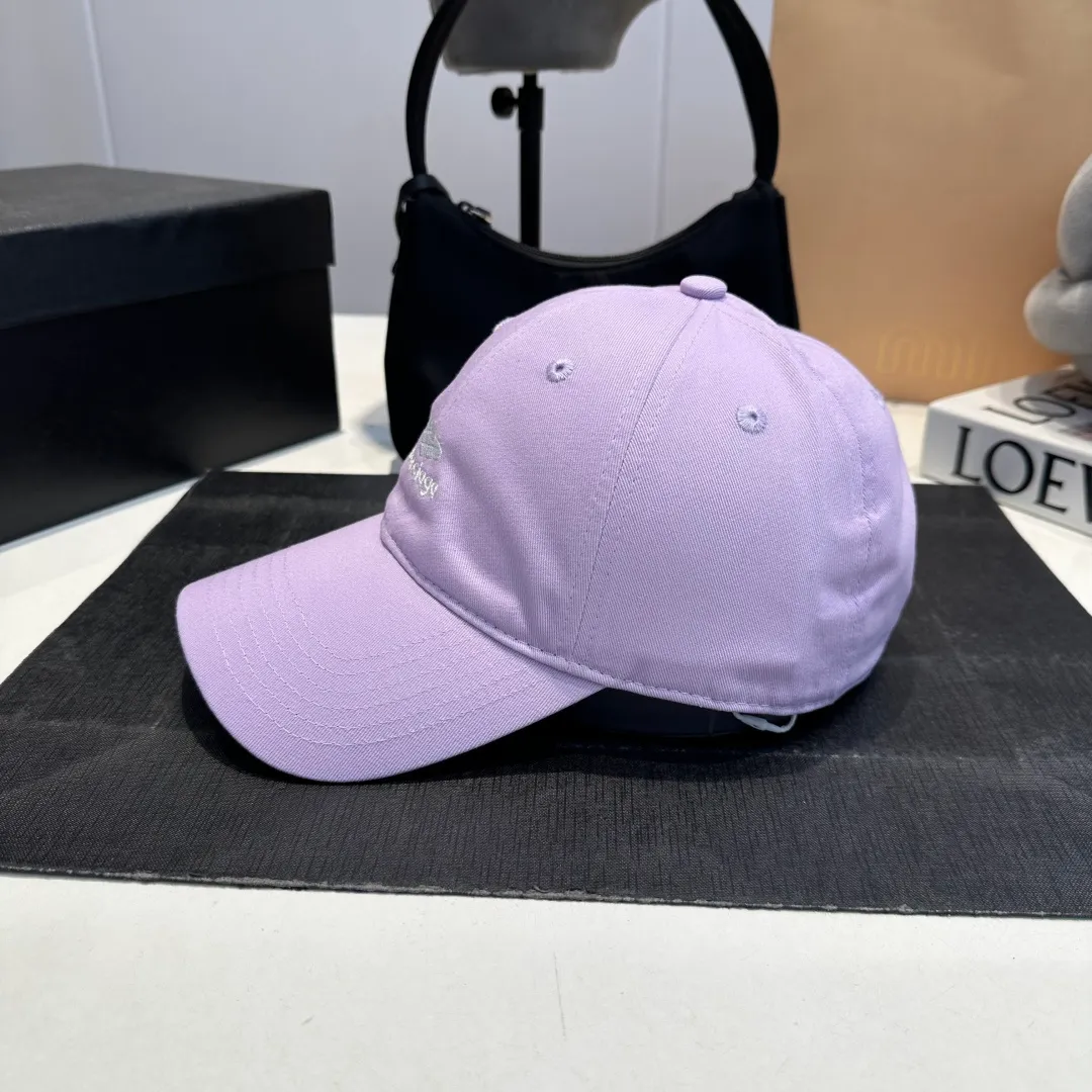 P60 Balenciaga Balenciaga's new baseball cap, personalized and old yuppie style, has a strong sense of design and is a must-have for fashionistas