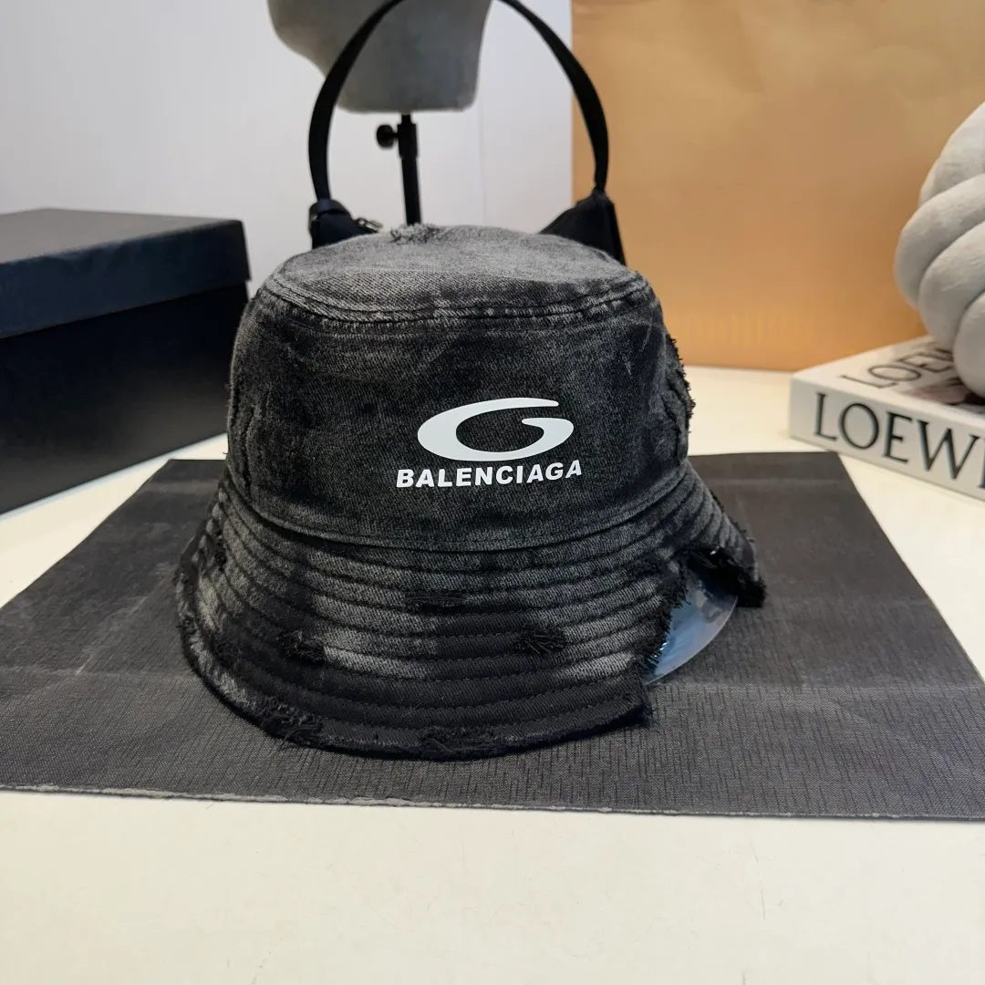 P60 new product Balencia*a Balenciaga's new fisherman hat, ready for delivery in seconds🧢Simple, fashionable, super invincible and beautiful hat! Couple style!