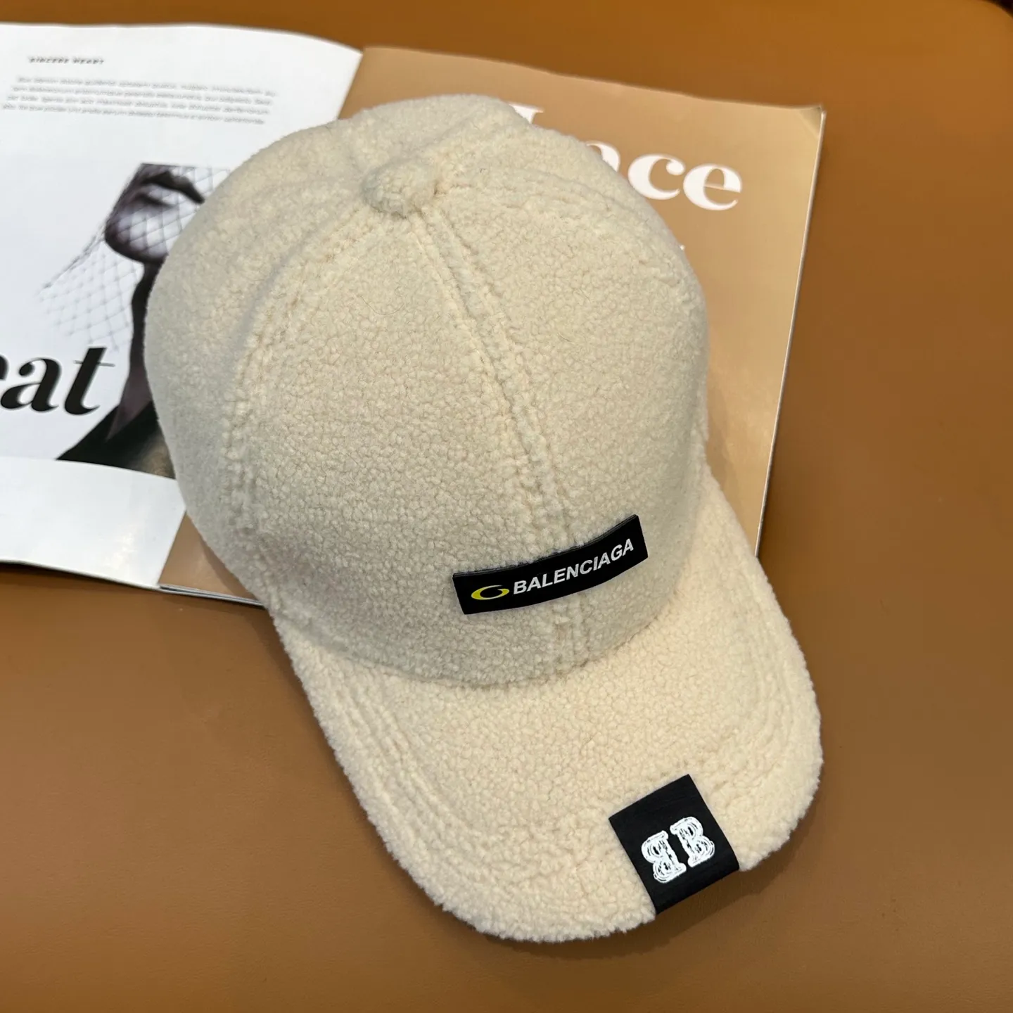 P56 Balenciaga ~ New autumn and winter lamb wool baseball cap ~ It is a perfect interpretation of the sweet and cool style. I love it so much❤️ The top is sexy and handsome. Both are online! No girl can refuse a fluffy item.