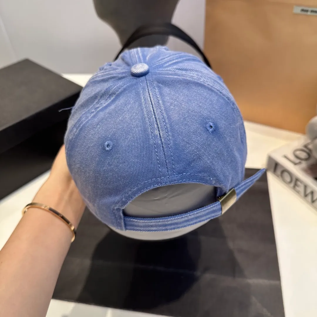 P56 New Balencia*a Balenciaga new baseball cap, ready for delivery in seconds🧢Simple, fashionable, super invincible and beautiful hat! Couple style!