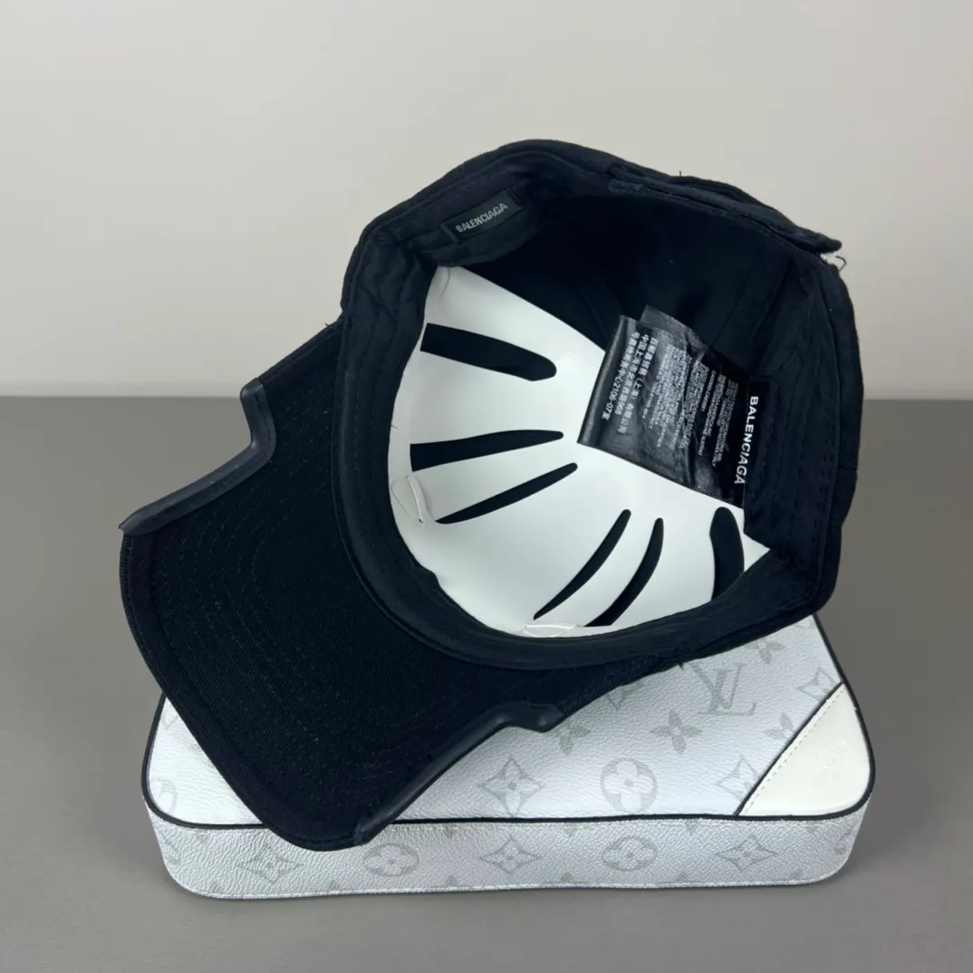 60💰BALENCIAGA Balenciaga’s new logo baseball cap, cool colors, different styles for men and women, the first batch will be shipped first! A must-buy for Paris fans!