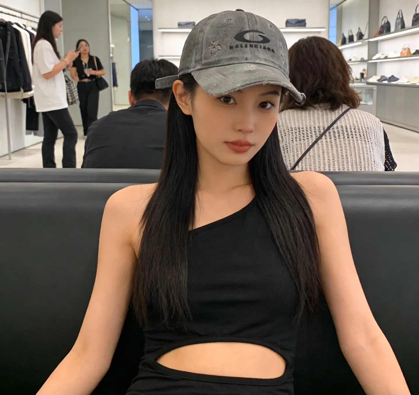 Balenciaga spring and summer distressed hole baseball cap