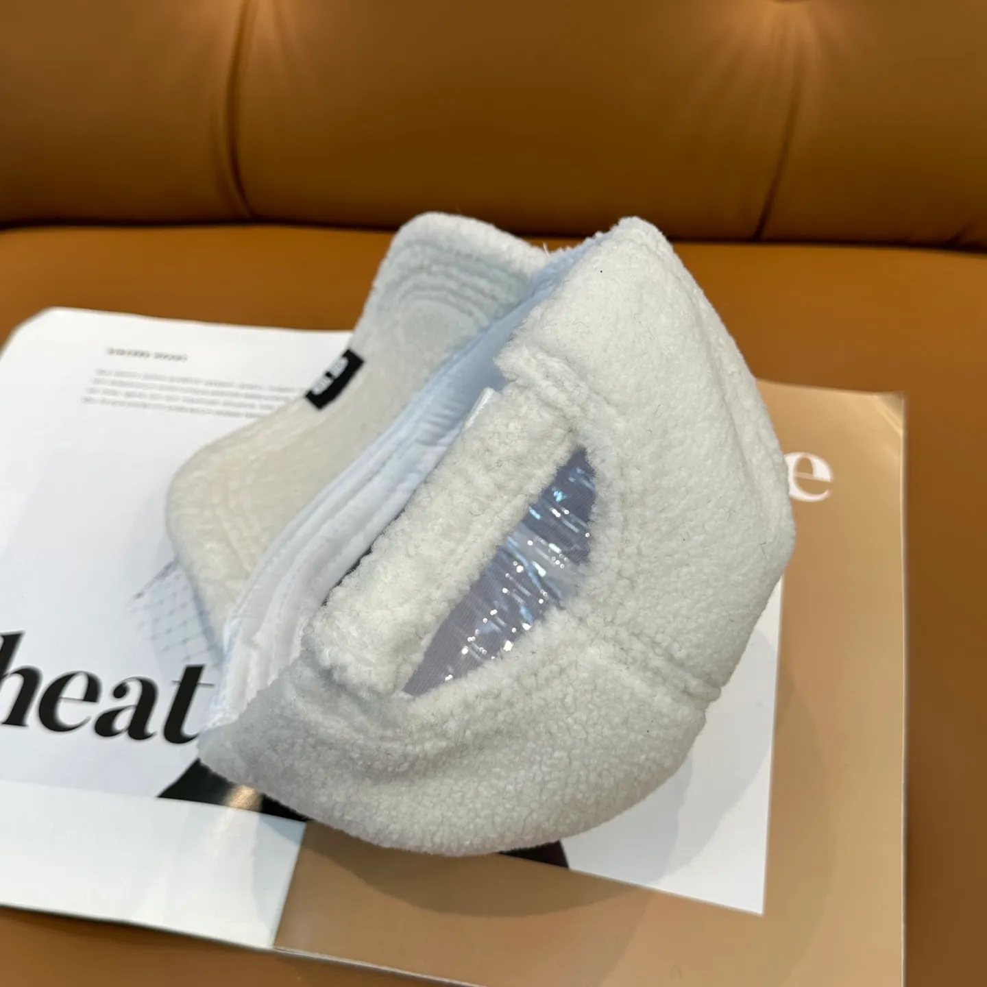 P56 Balenciaga ~ New autumn and winter lamb wool baseball cap ~ It is a perfect interpretation of the sweet and cool style. I love it so much❤️ The top is sexy and handsome. Both are online! No girl can refuse a fluffy item.