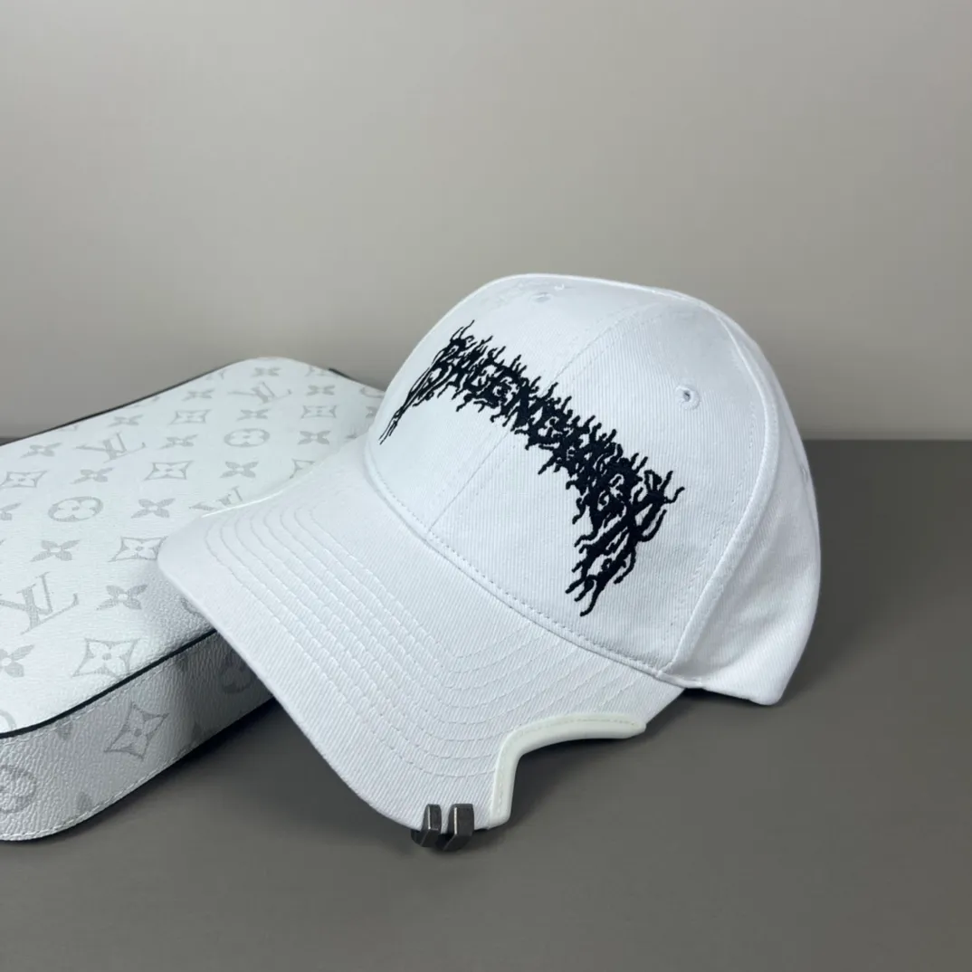 60💰BALENCIAGA Balenciaga’s new logo baseball cap, cool colors, different styles for men and women, the first batch will be shipped first! A must-buy for Paris fans!