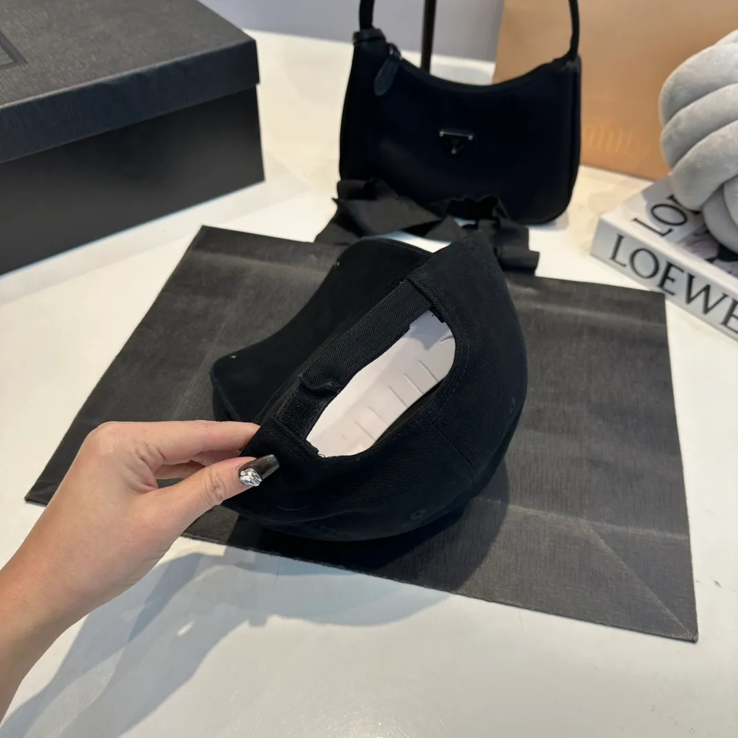 P60 Balenclaga new baseball cap, ready for delivery in seconds🧢Simple, fashionable, super invincible and beautiful hat! Couple style! Advantages of original items compared to other hats