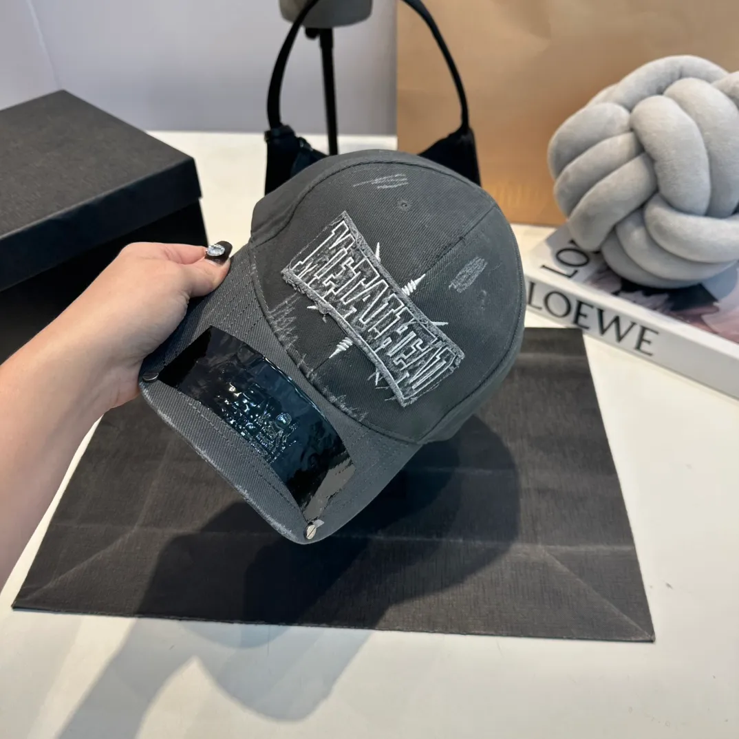 P60 Balenclaga new baseball cap, ready for delivery in seconds🧢Simple, fashionable, super invincible and beautiful hat! Couple style! Advantages of original items compared to other hats