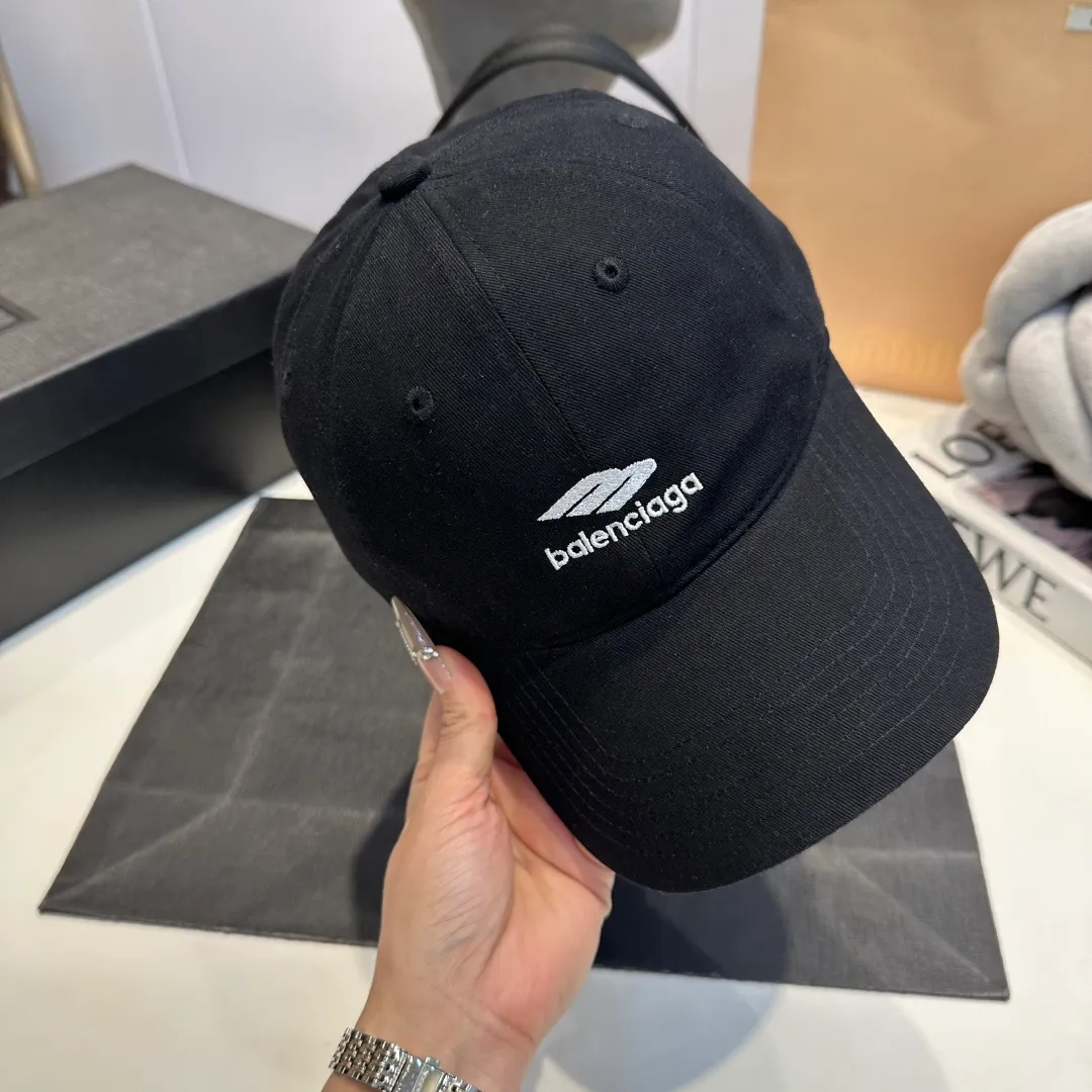 P60 Balenciaga Balenciaga's new baseball cap, personalized and old yuppie style, has a strong sense of design and is a must-have for fashionistas