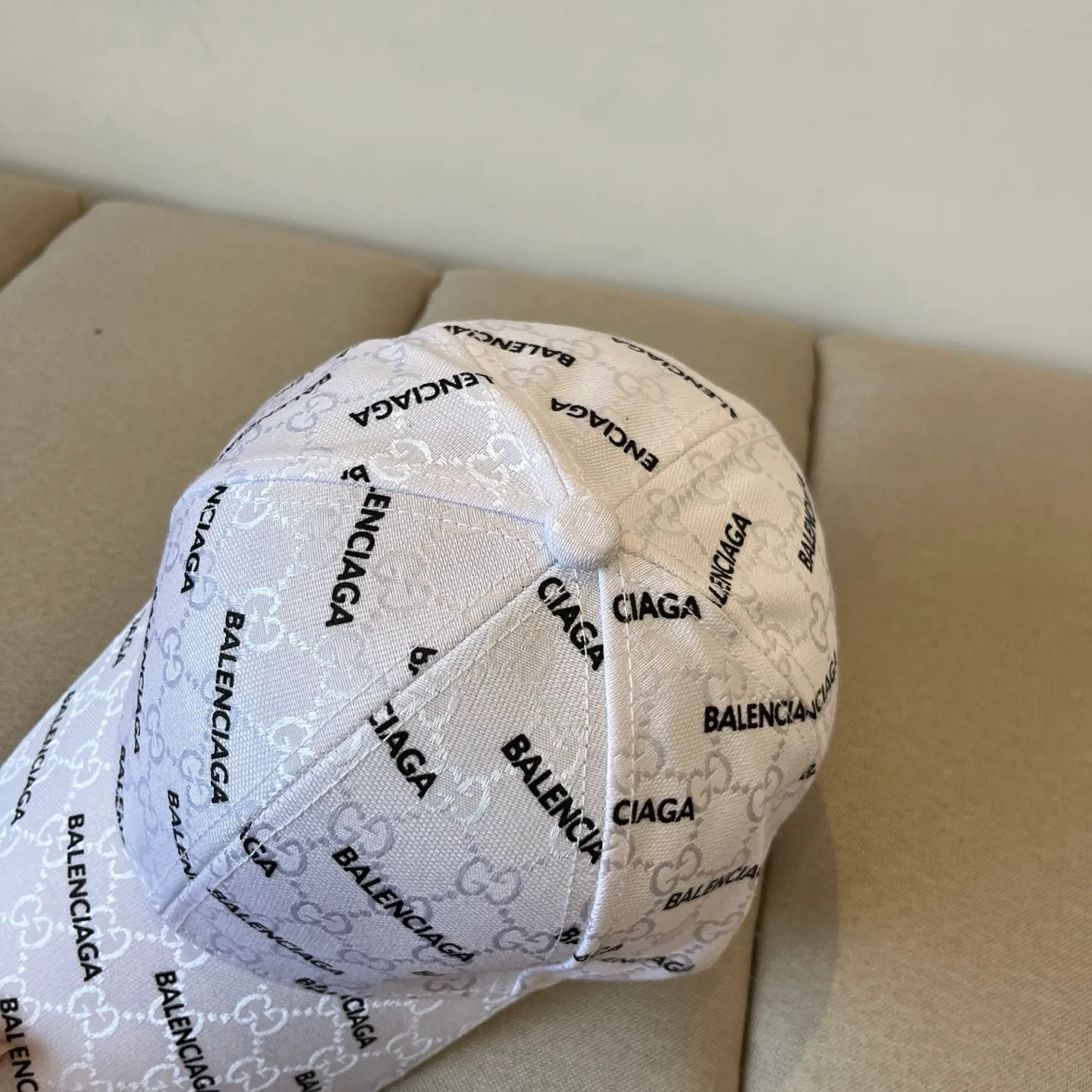 P56 BALENCIAGA new logo baseball cap, cool colors, different styles for men and women, the first batch will be shipped first! A must-buy for Paris fans!