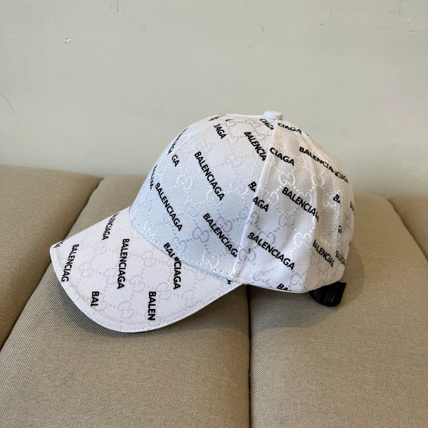 P56 BALENCIAGA new logo baseball cap, cool colors, different styles for men and women, the first batch will be shipped first! A must-buy for Paris fans!
