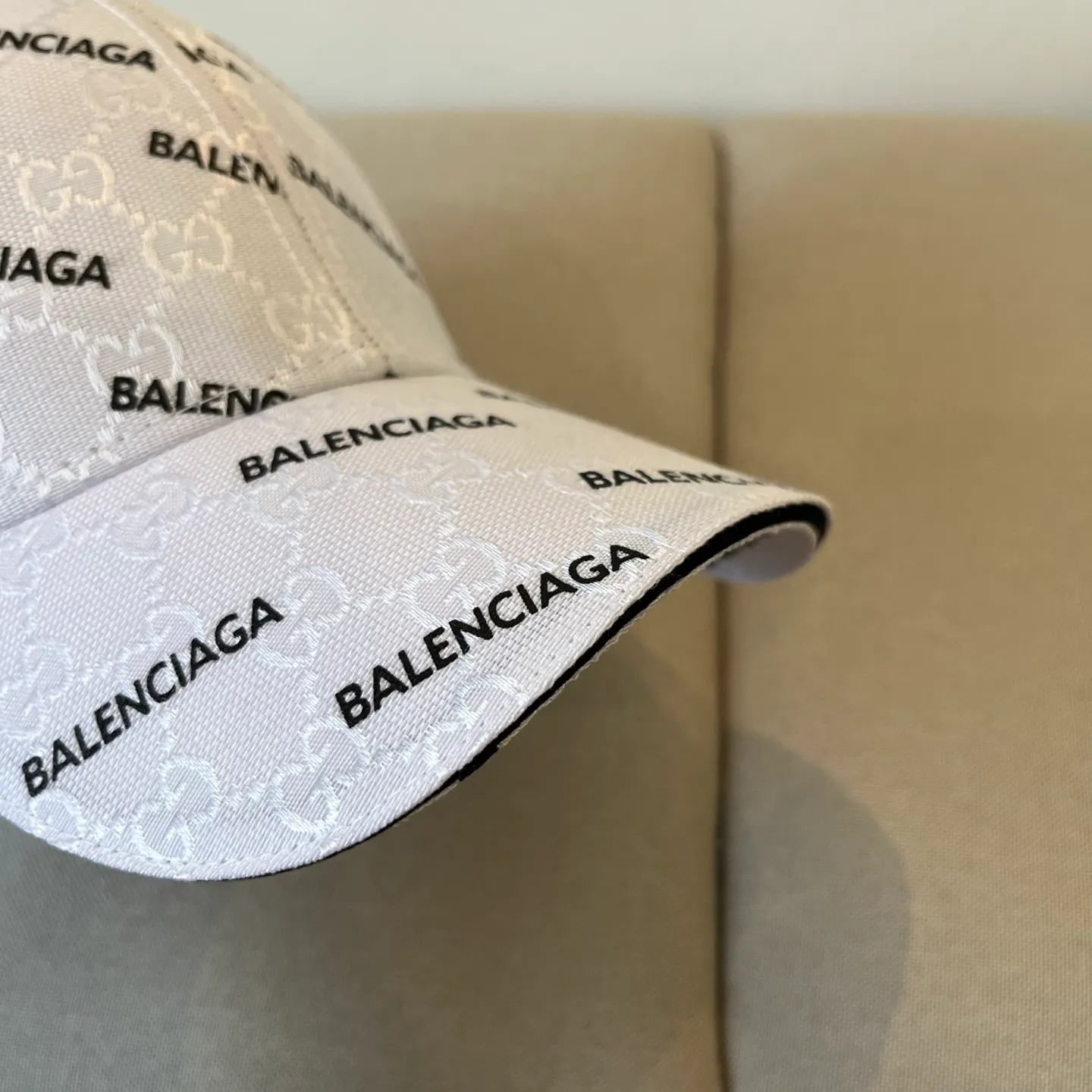 P56 BALENCIAGA new logo baseball cap, cool colors, different styles for men and women, the first batch will be shipped first! A must-buy for Paris fans!