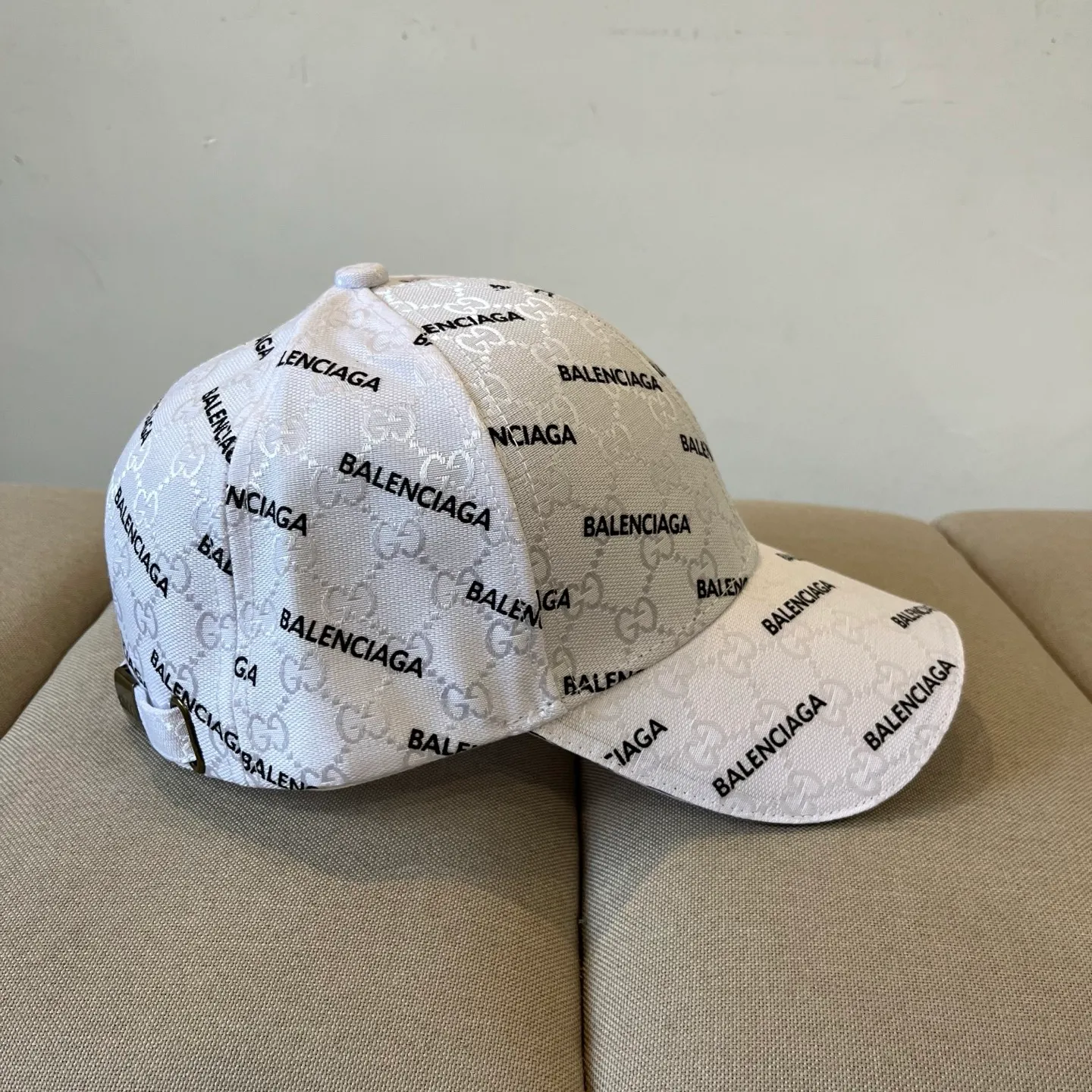 P56 BALENCIAGA new logo baseball cap, cool colors, different styles for men and women, the first batch will be shipped first! A must-buy for Paris fans!
