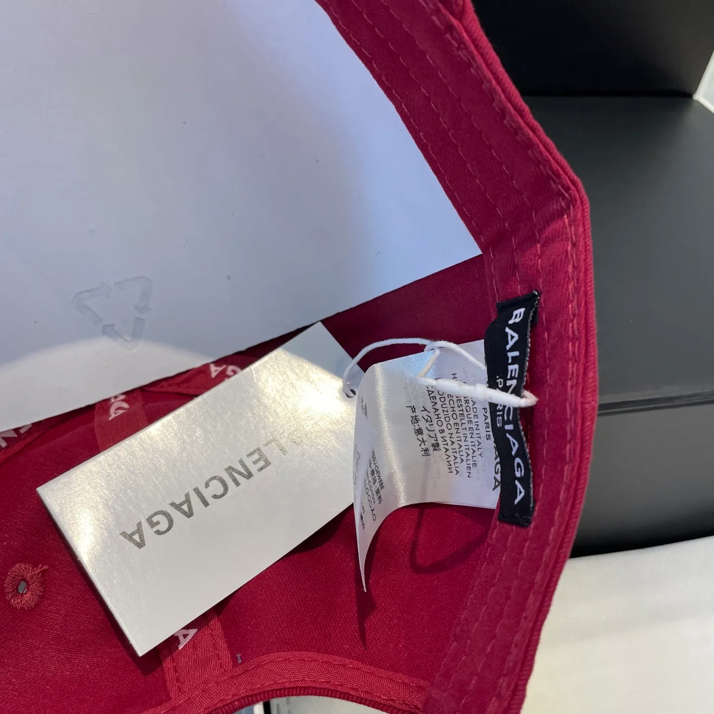 P56 BALENCIAGA Balenciaga's new embroidered logo baseball cap, cool colors, different styles for men and women, the first batch will be shipped first! A must-buy for Paris fans!