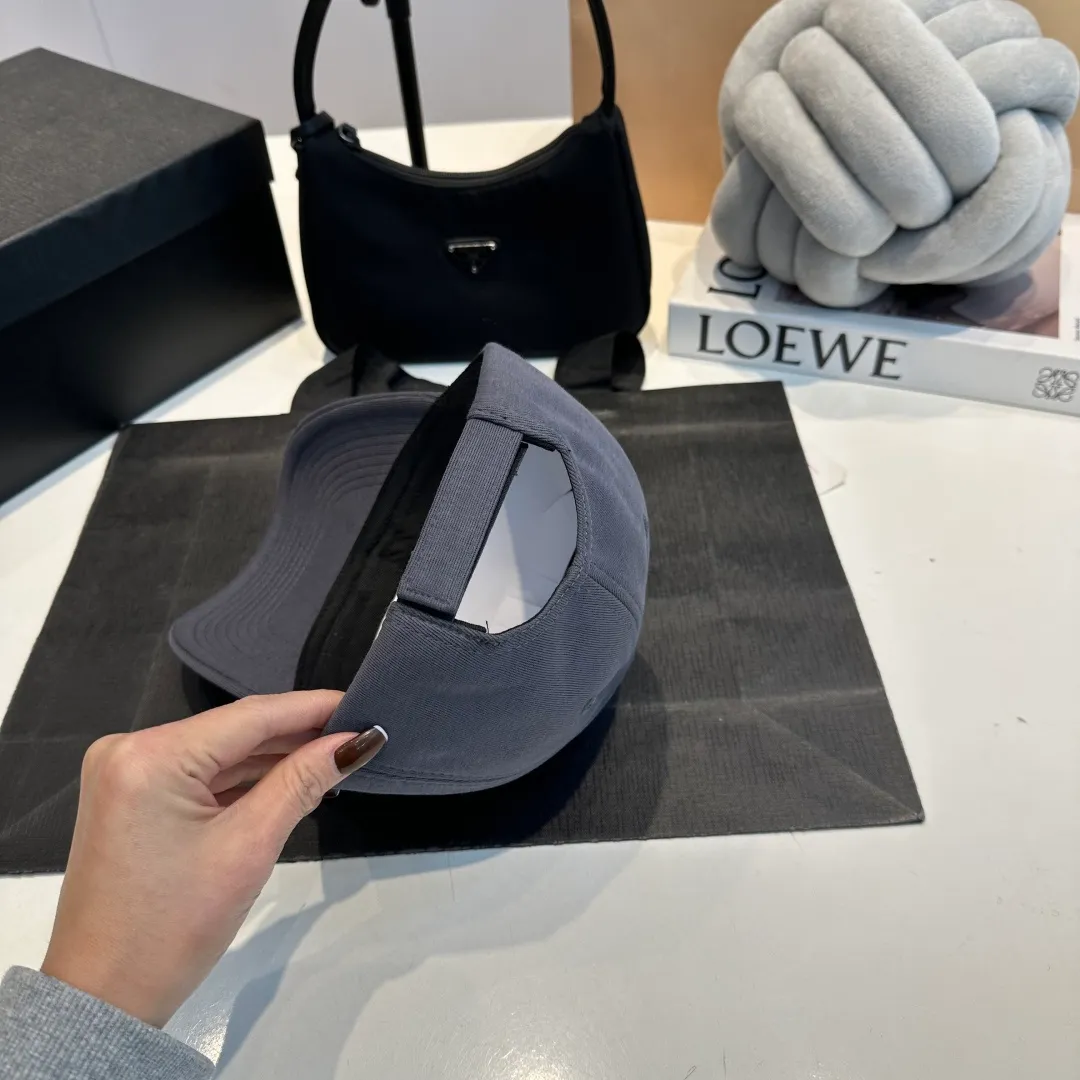 P60 Balenclaga new baseball cap, ready for delivery in seconds🧢Simple, fashionable, super invincible and beautiful hat! Couple style! Advantages of original items compared to other hats