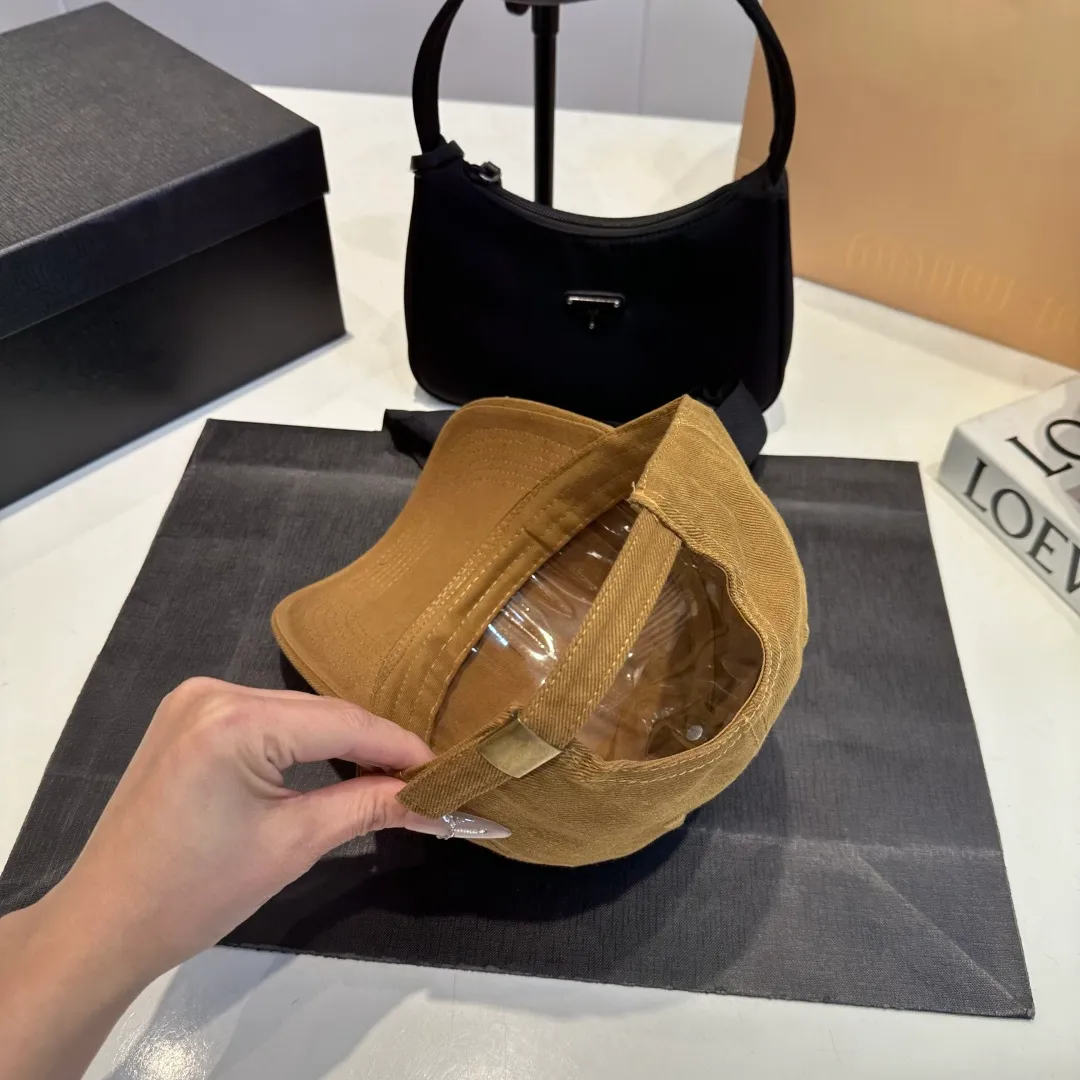 P56 New Balencia*a Balenciaga new baseball cap, ready for delivery in seconds🧢Simple, fashionable, super invincible and beautiful hat! Couple style!