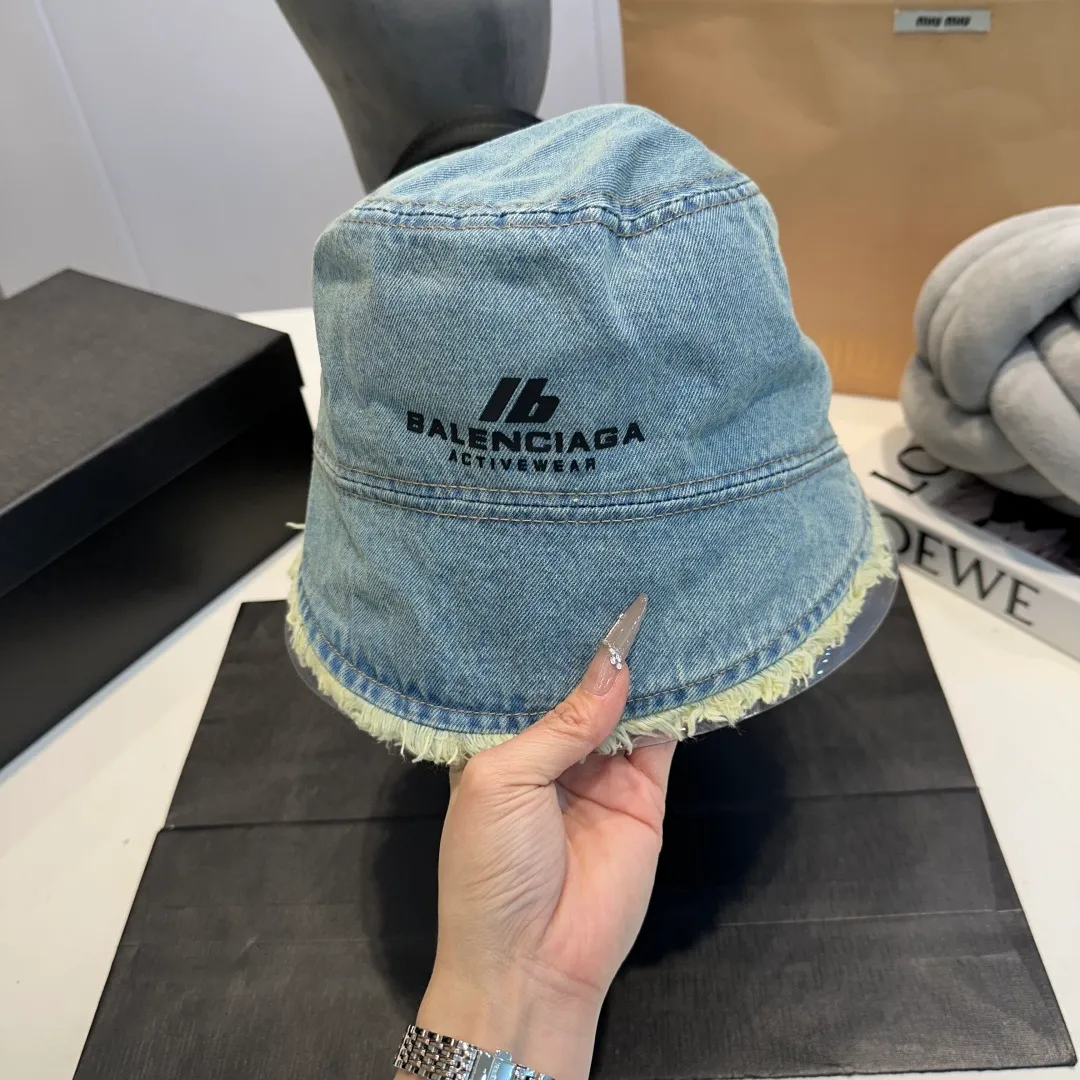 P70 Balenciaga denim bucket hat, head circumference 57cm