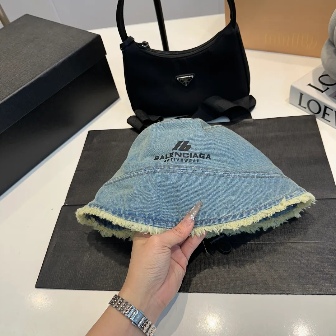 P70 Balenciaga denim bucket hat, head circumference 57cm