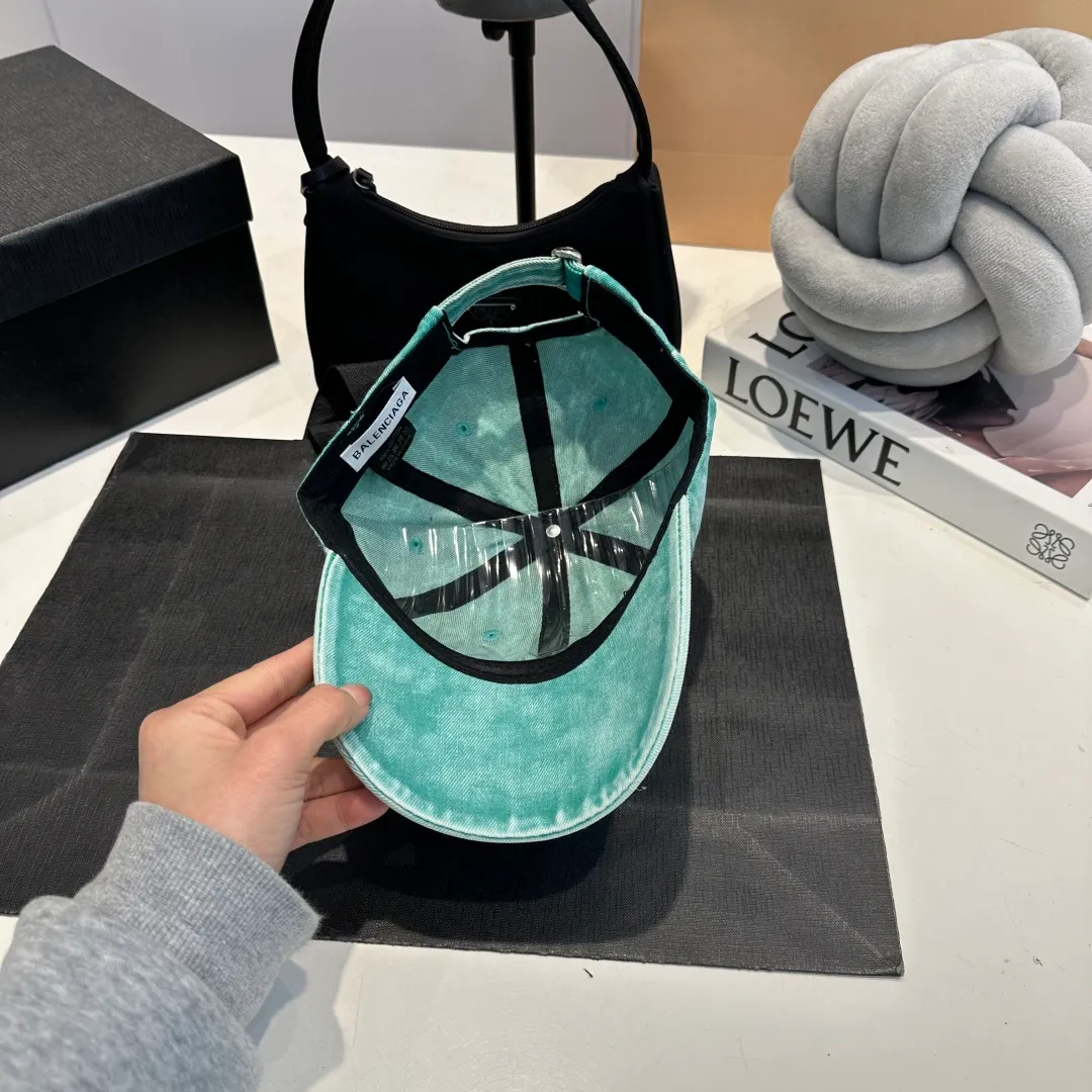 P60 BALENCIAGA 🆕Spring style new personalized baseball cap, high quality and excellent breathability, suitable for all seasons, high-value fashion item! Same style for men and women
