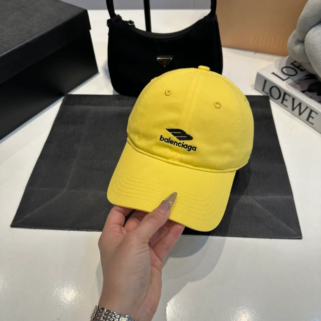 P60 Balenciaga Balenciaga's new baseball cap, personalized and old yuppie style, has a strong sense of design and is a must-have for fashionistas