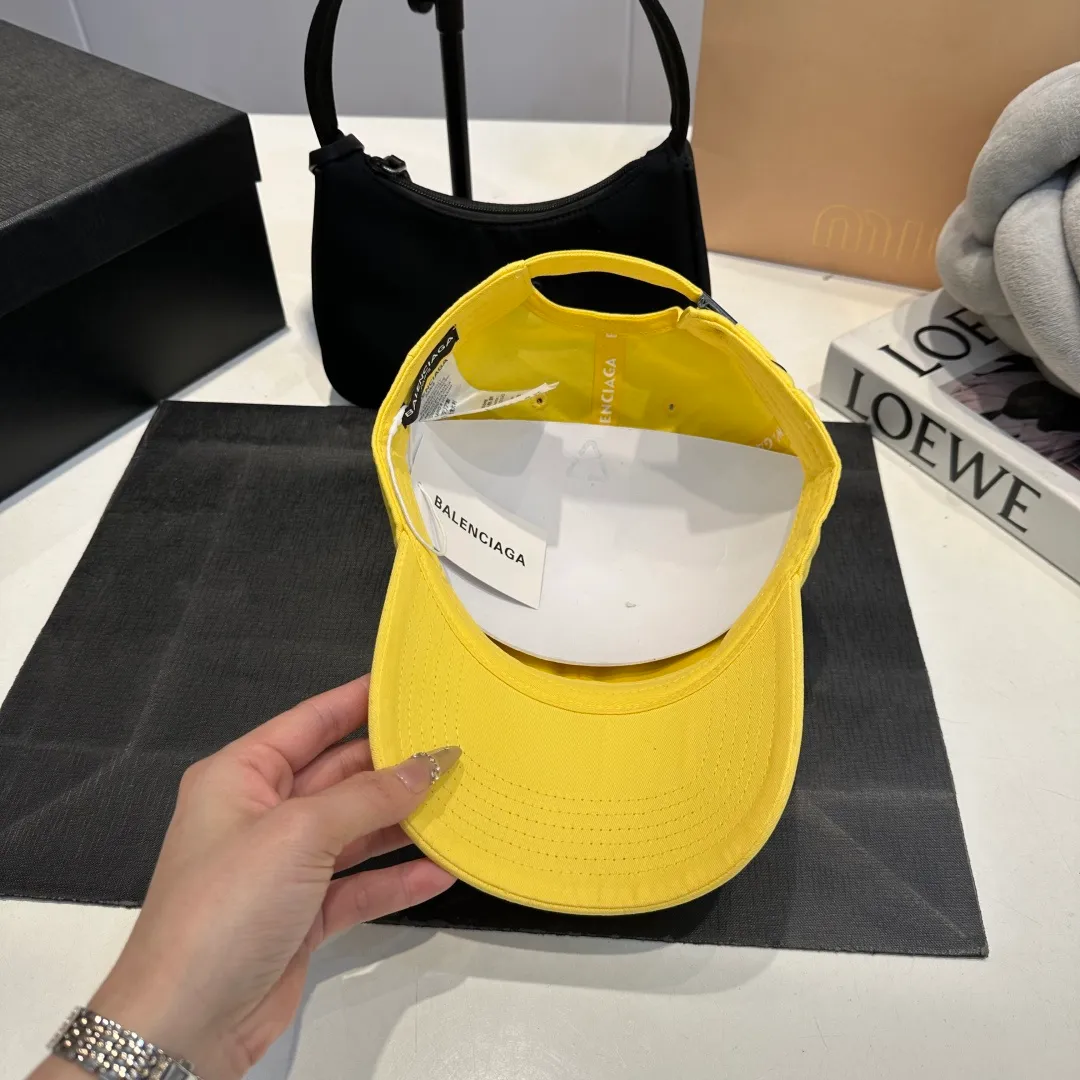 P60 Balenciaga Balenciaga's new baseball cap, personalized and old yuppie style, has a strong sense of design and is a must-have for fashionistas