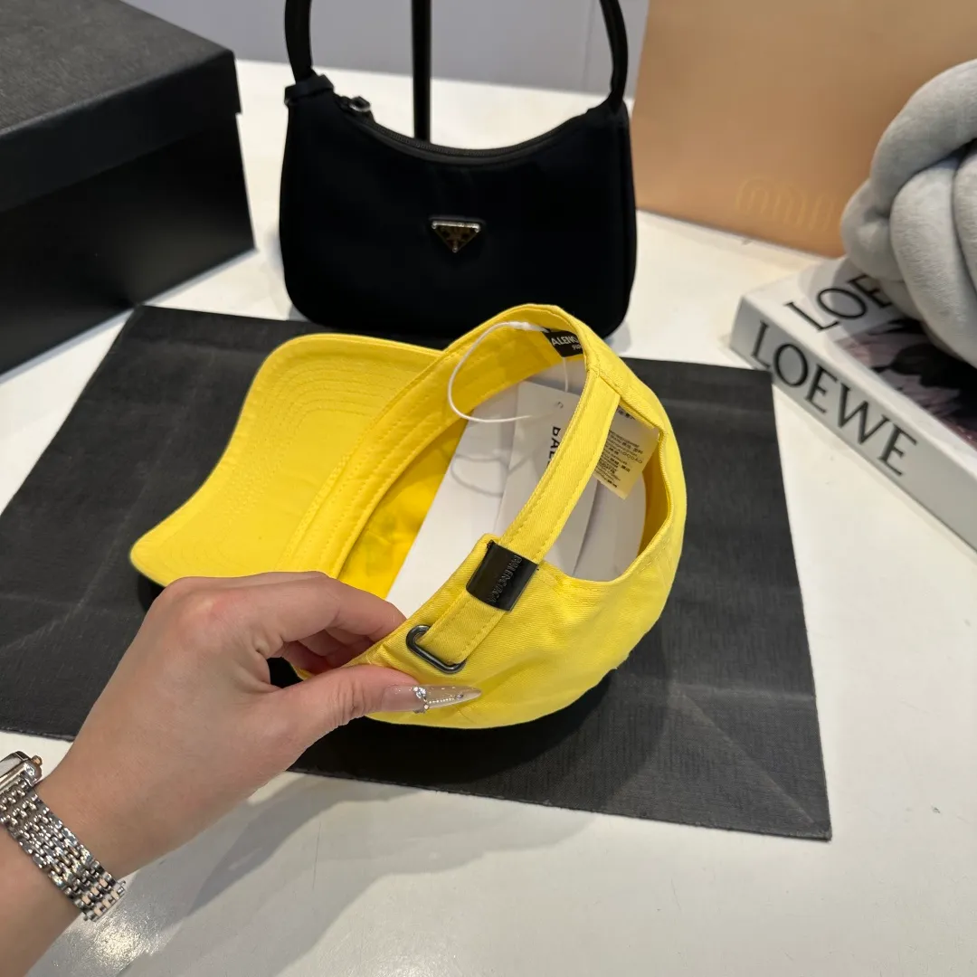 P60 Balenciaga Balenciaga's new baseball cap, personalized and old yuppie style, has a strong sense of design and is a must-have for fashionistas