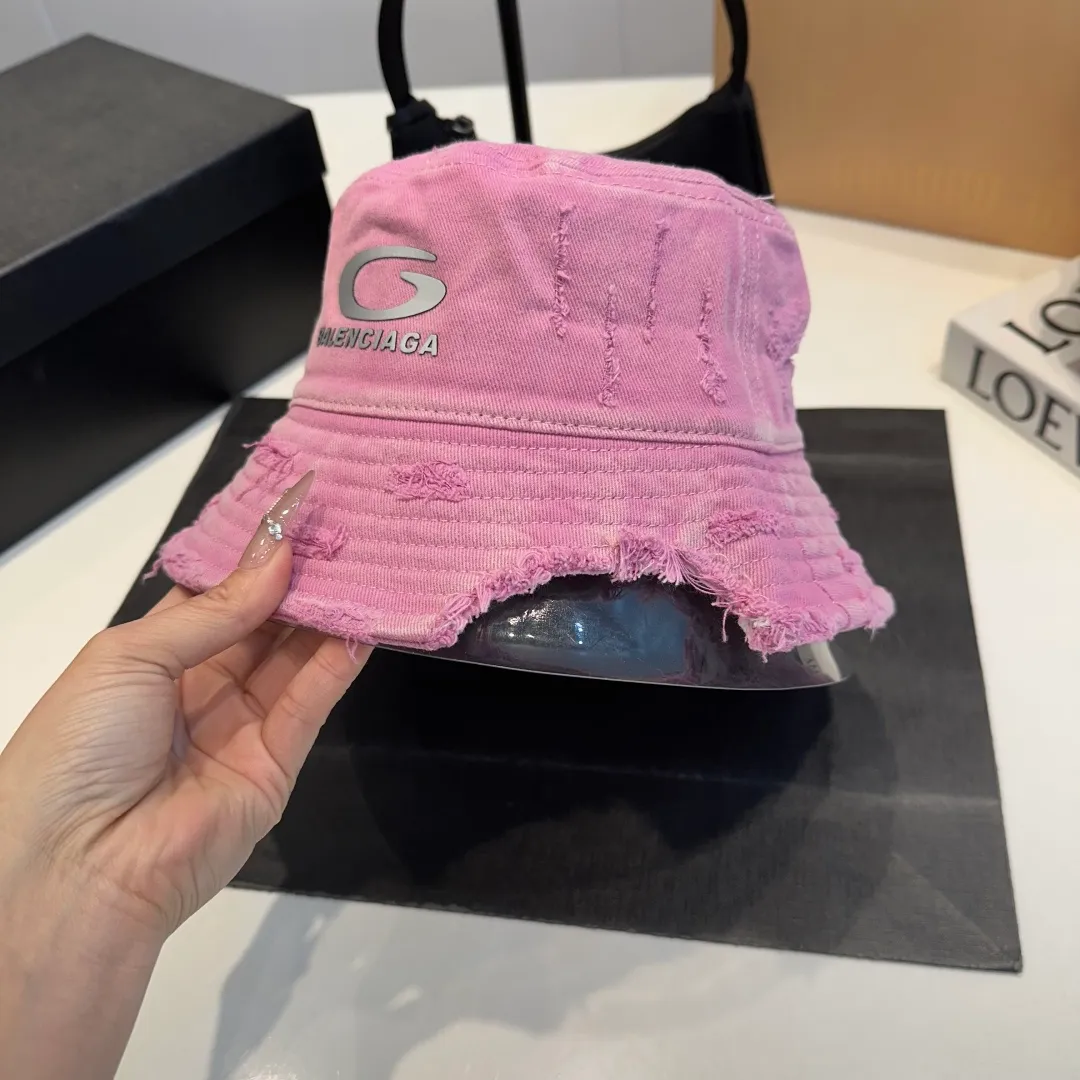P60 new product Balencia*a Balenciaga's new fisherman hat, ready for delivery in seconds🧢Simple, fashionable, super invincible and beautiful hat! Couple style!