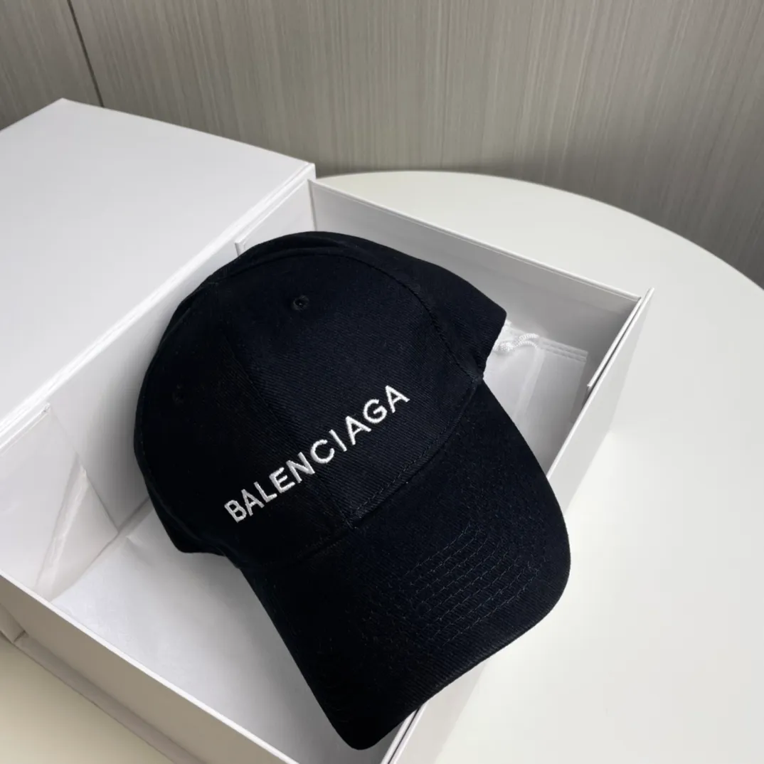 P60 🧢Balenciaga🧢Embroidered original baseball cap♥️The quality is very good👍Casual and fashionable🌼Versatile style♥️Same style for men and women!
