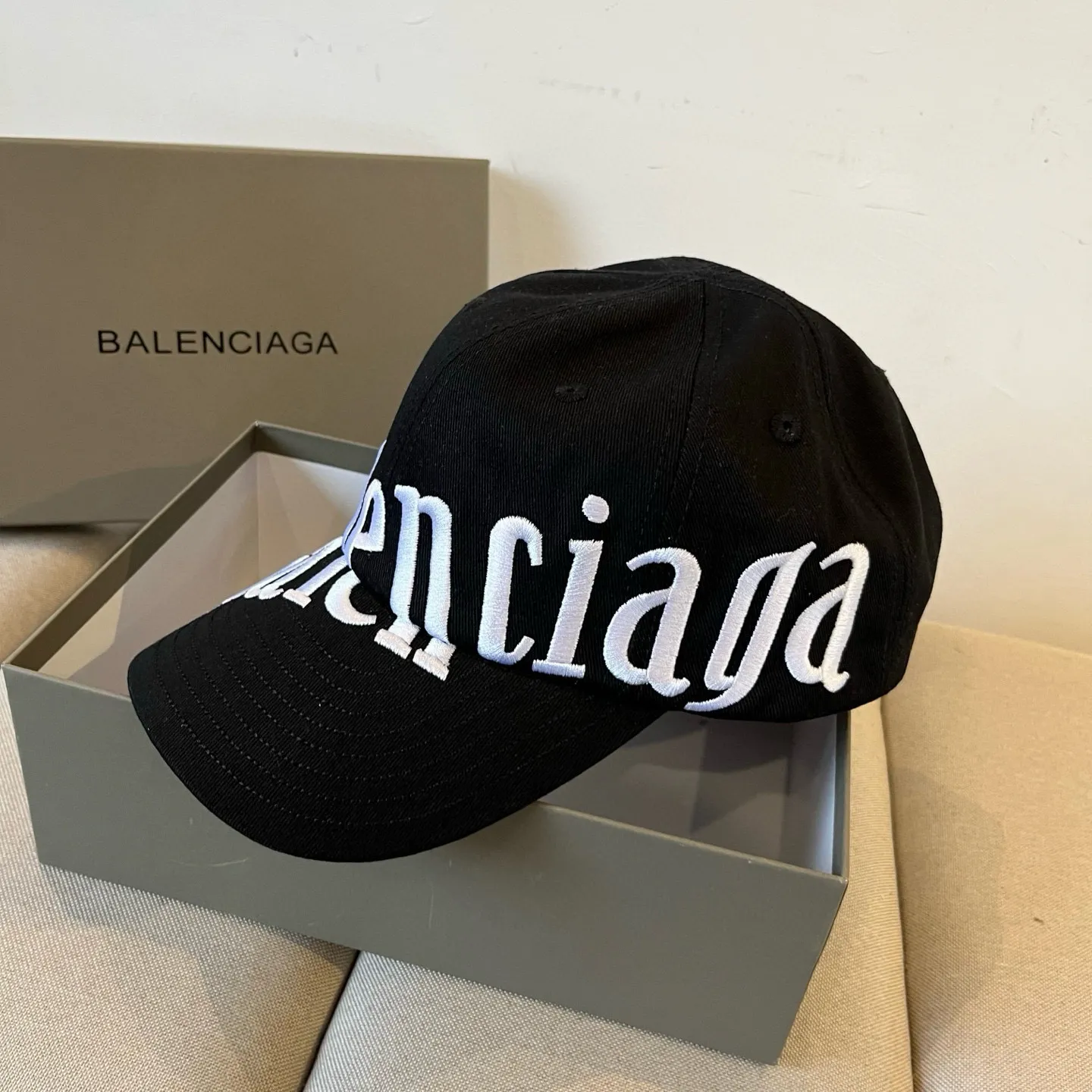 P60 BALENCIAGA new logo baseball cap, cool colors, different styles for men and women, the first batch will be shipped first! A must-buy for Paris fans!