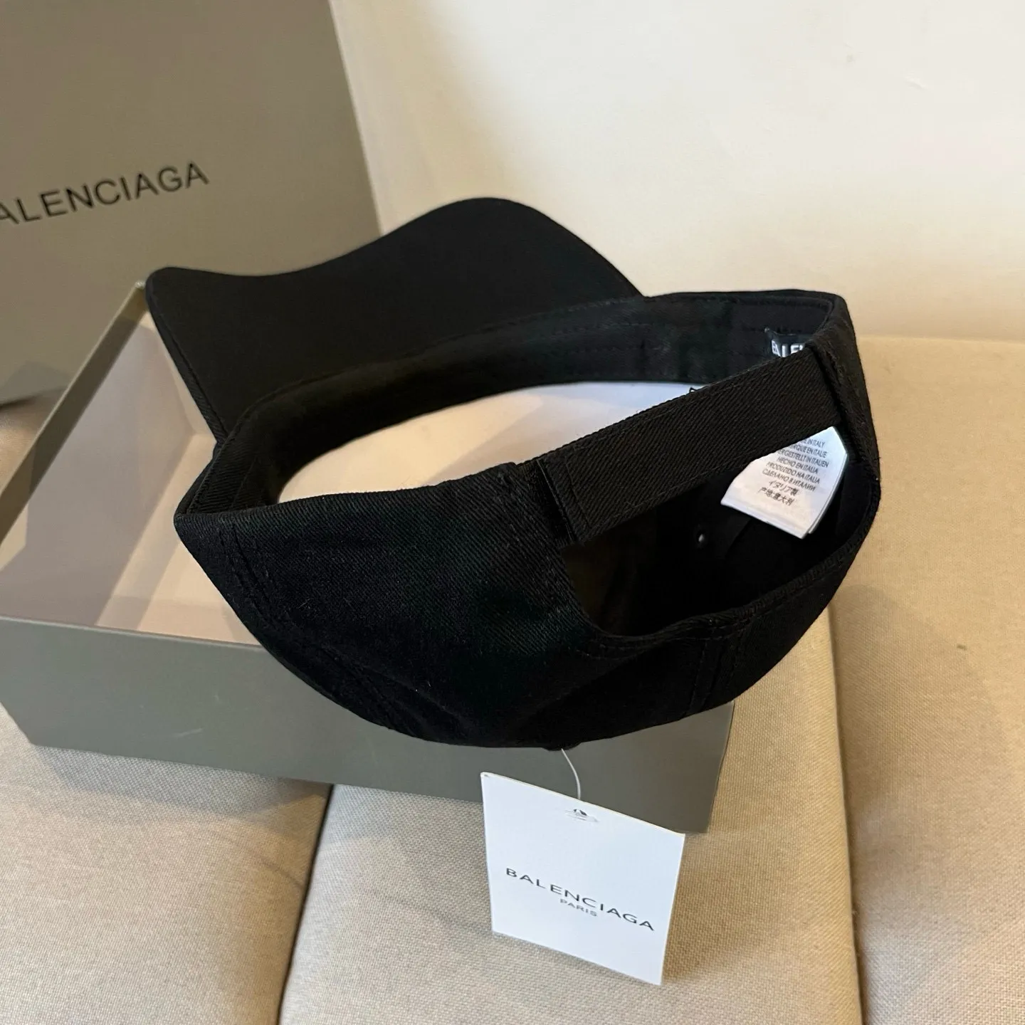 P60 BALENCIAGA new logo baseball cap, cool colors, different styles for men and women, the first batch will be shipped first! A must-buy for Paris fans!