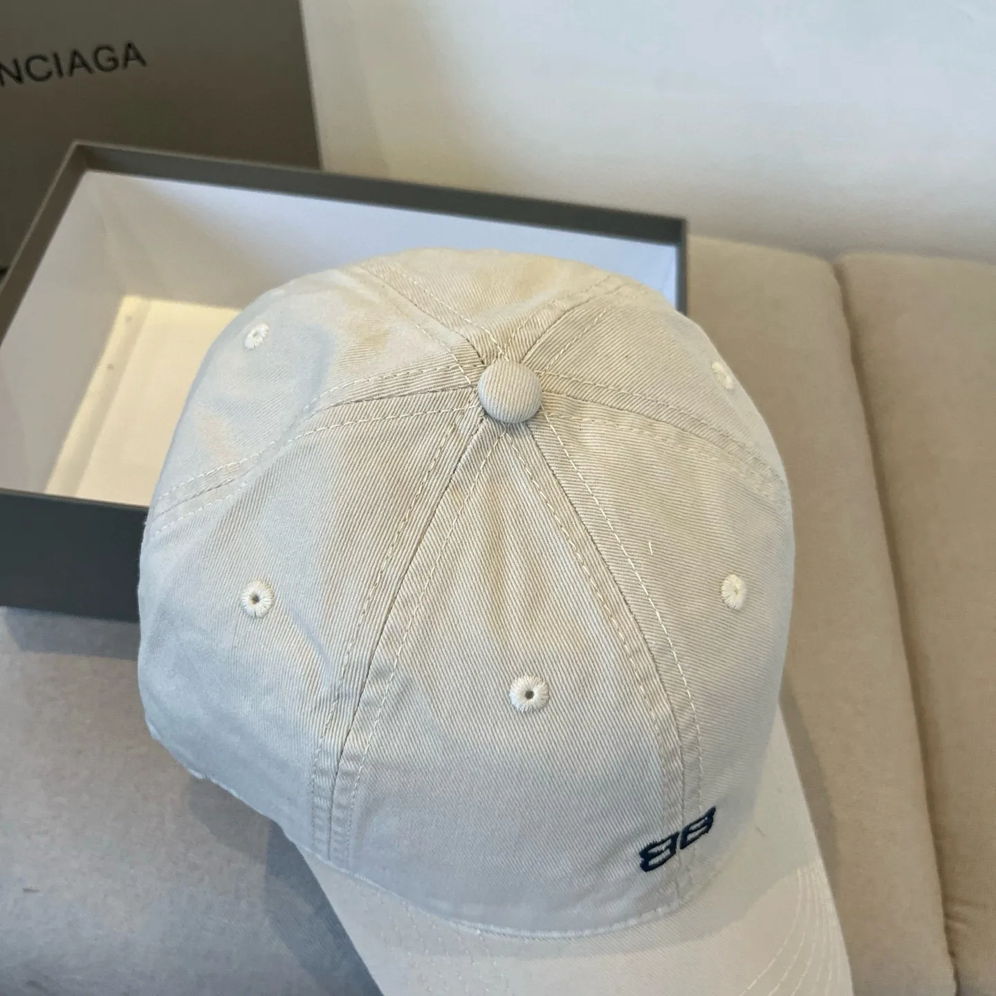 P60 BALENCIAGA new logo baseball cap, cool colors, different styles for men and women, the first batch will be shipped first! A must-buy for Paris fans!