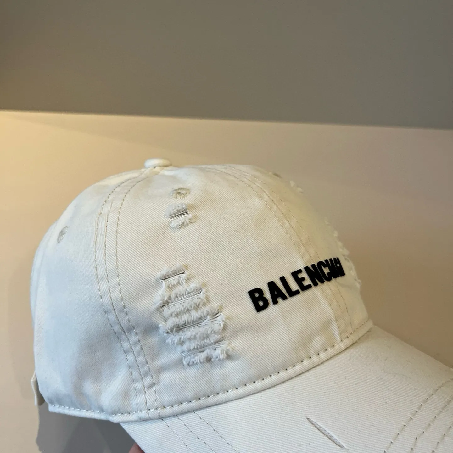 P56 BALENCIAGA new logo baseball cap, cool colors, different styles for men and women, the first batch will be shipped first! A must-buy for Paris fans!