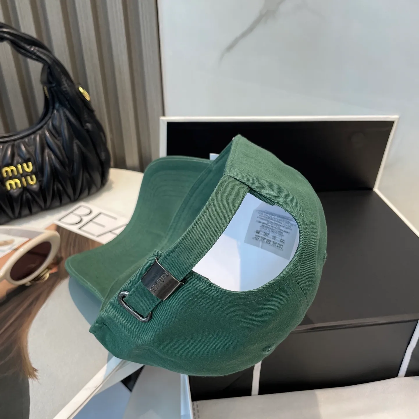 P60 BALENCIAGA Balenciaga's new embroidered logo baseball cap, cool colors, different styles for men and women, the first batch will be shipped first! A must-buy for Paris fans!