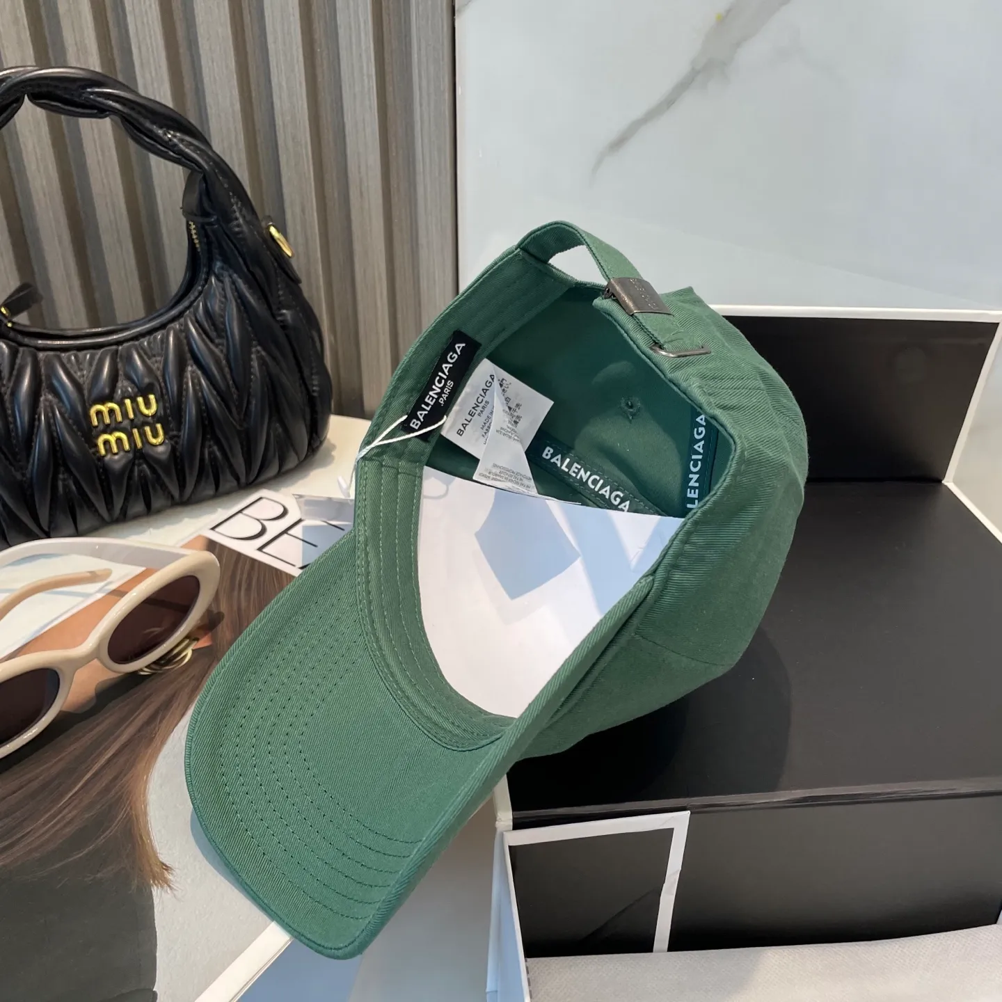 P60 BALENCIAGA Balenciaga's new embroidered logo baseball cap, cool colors, different styles for men and women, the first batch will be shipped first! A must-buy for Paris fans!