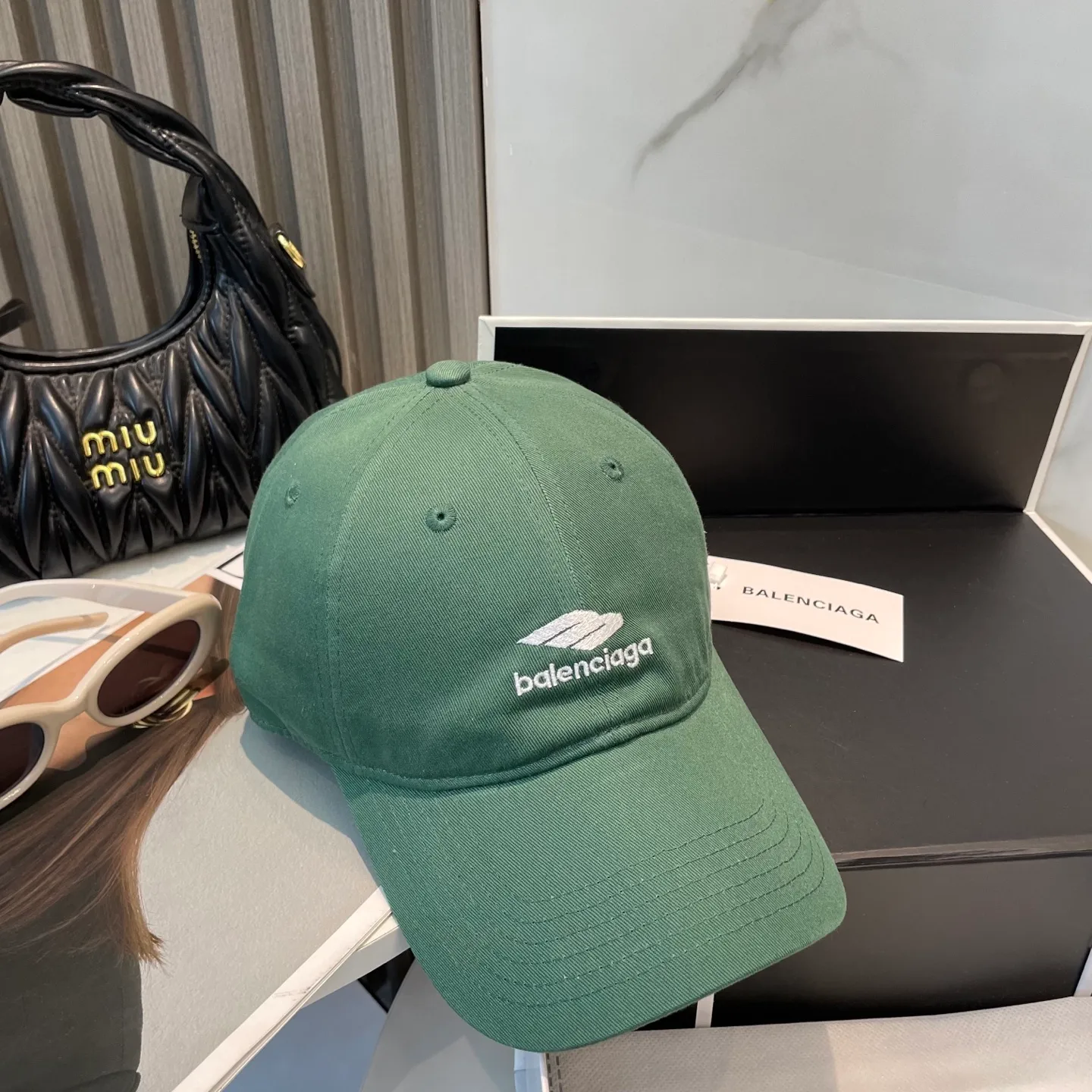 P60 BALENCIAGA Balenciaga's new embroidered logo baseball cap, cool colors, different styles for men and women, the first batch will be shipped first! A must-buy for Paris fans!