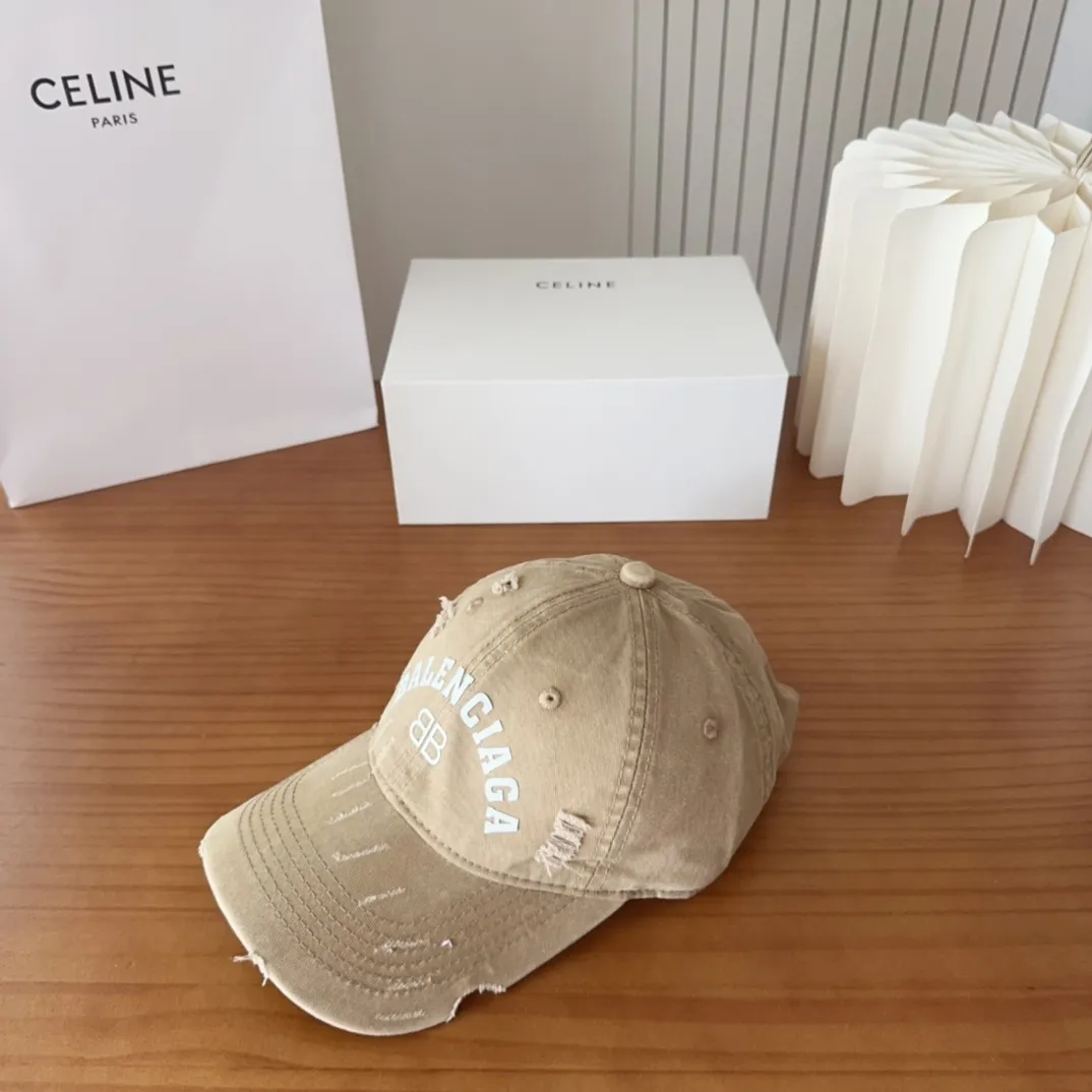 💰60 Balencia*a new baseball cap 🧢Simple, fashionable and super beautiful hat!