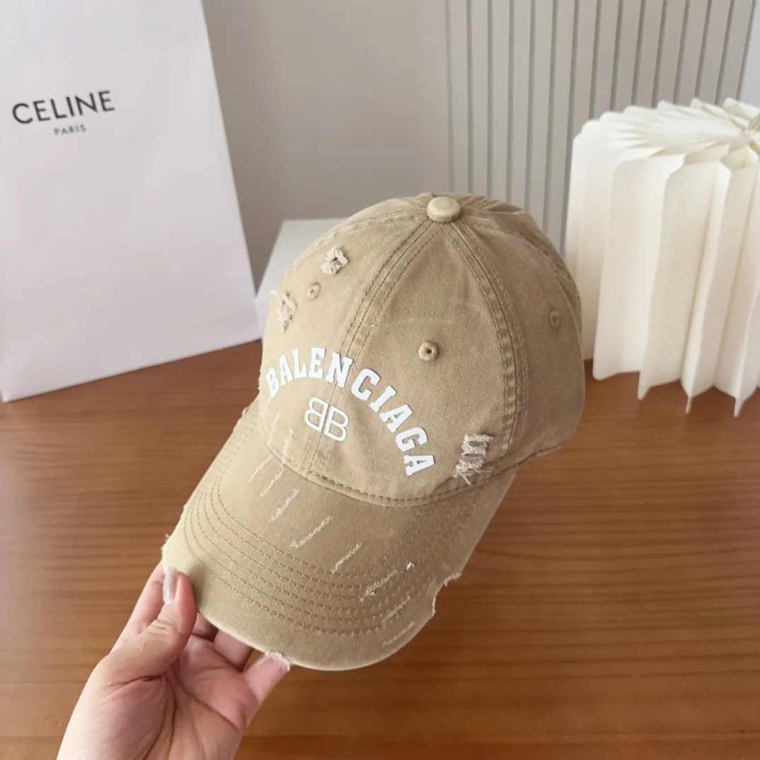 💰60 Balencia*a new baseball cap 🧢Simple, fashionable and super beautiful hat!
